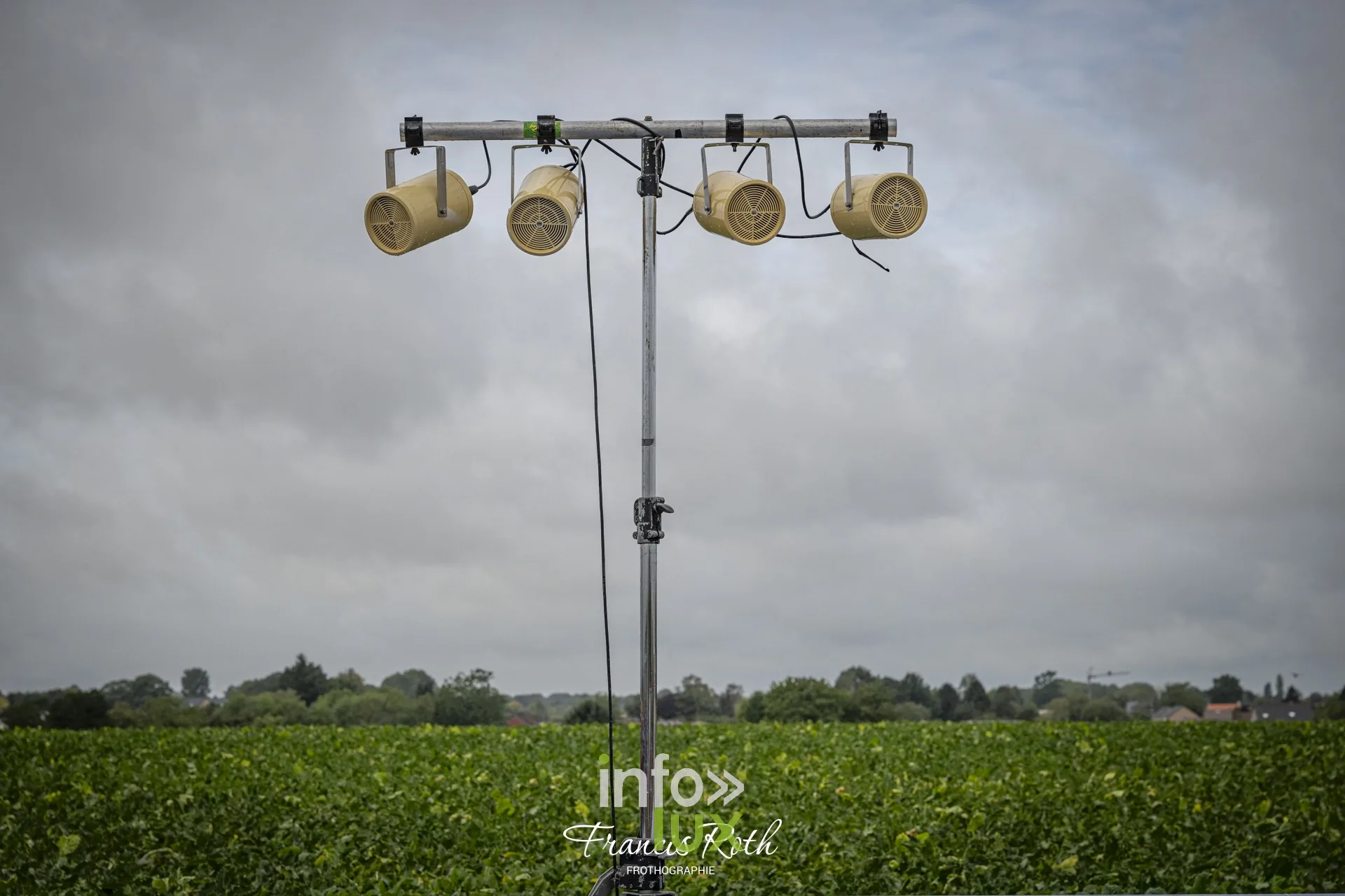 Concours de traction FJA WPJ 2026 à Thorembais-Saint-Trond (Perwez) — Dans les rangs des tracteurs, en attendant son tour