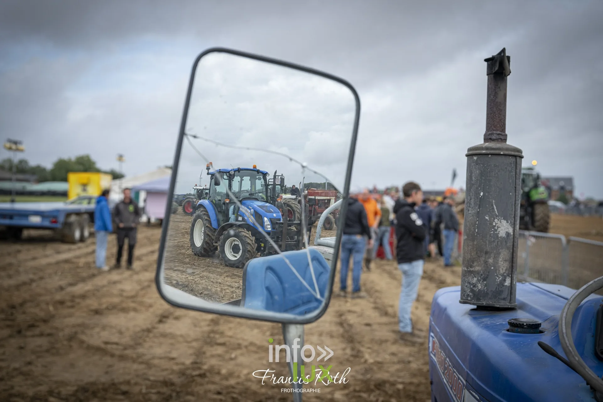 Concours de traction FJA WPJ 2026 à Thorembais-Saint-Trond (Perwez) — Dans les rangs des tracteurs, en attendant son tour