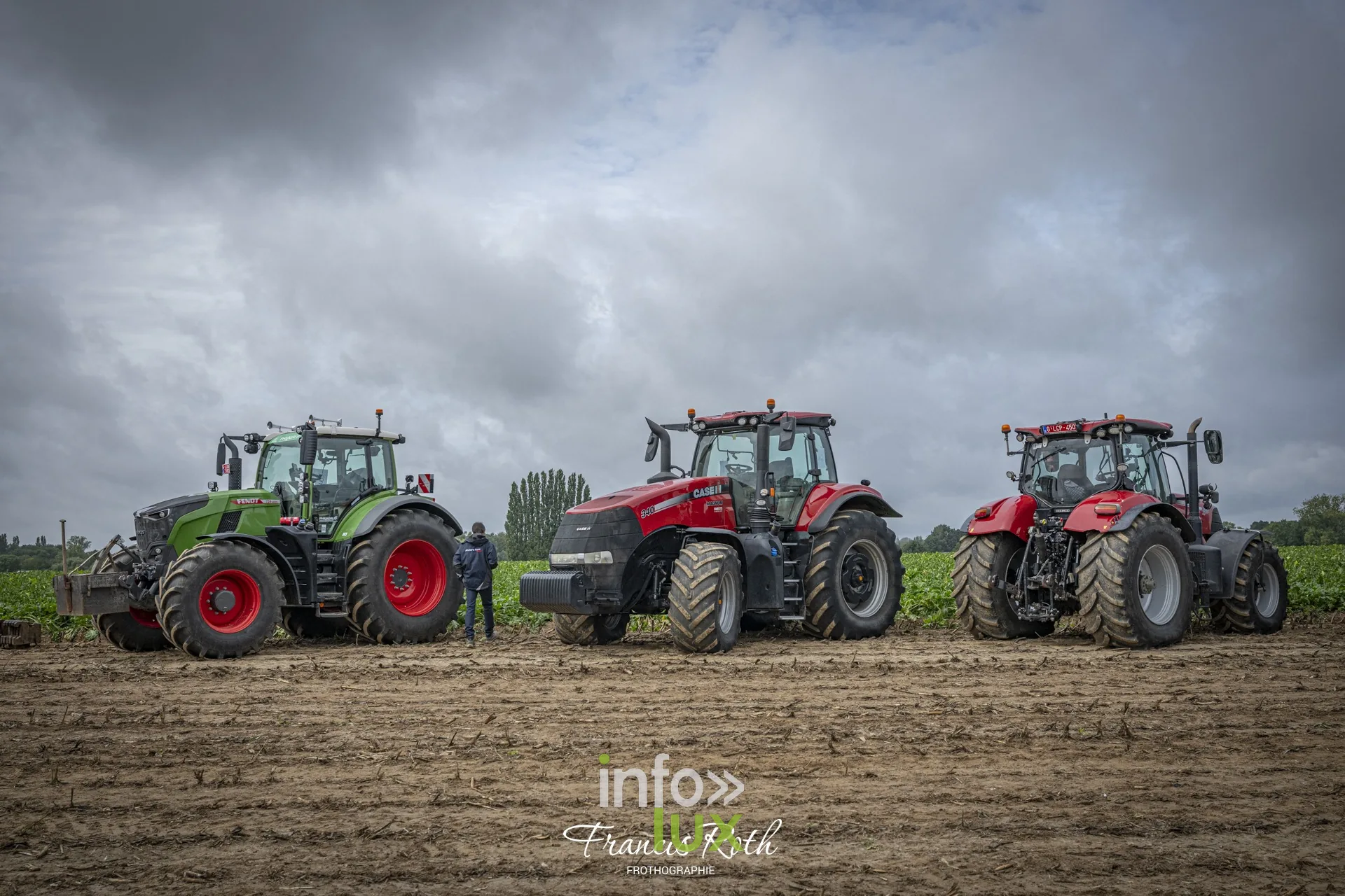 Concours de traction FJA WPJ 2026 à Thorembais-Saint-Trond (Perwez) — Dans les rangs des tracteurs, en attendant son tour