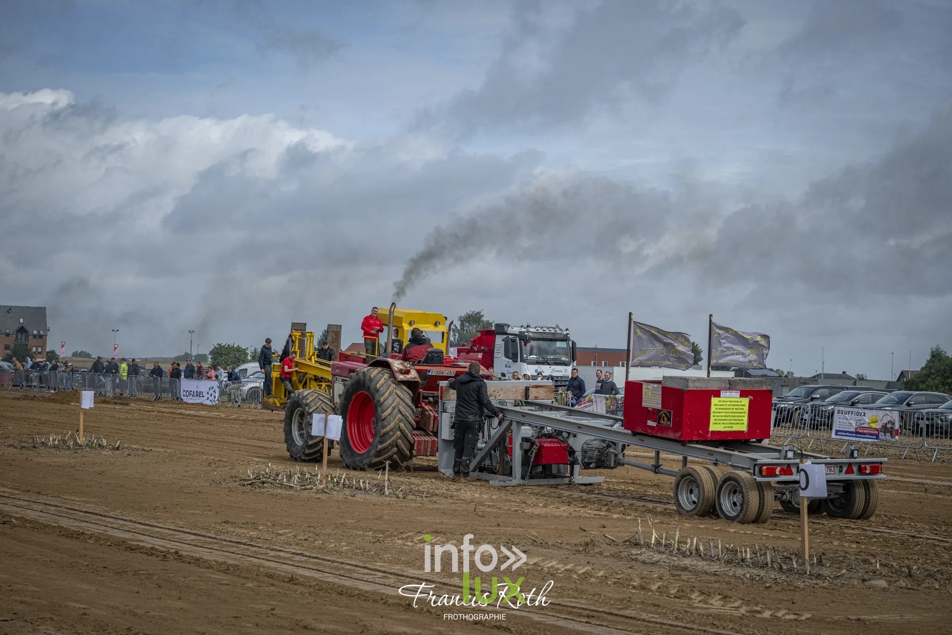 Concours de traction FJA WPJ 2026 à Thorembais-Saint-Trond (Perwez) — Plein gaz : fumée noire et roues qui patinent