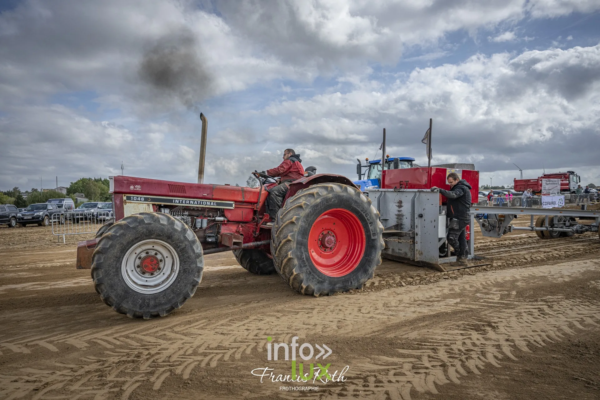 Concours de traction FJA WPJ 2026 à Thorembais-Saint-Trond (Perwez) — Plein gaz : fumée noire et roues qui patinent