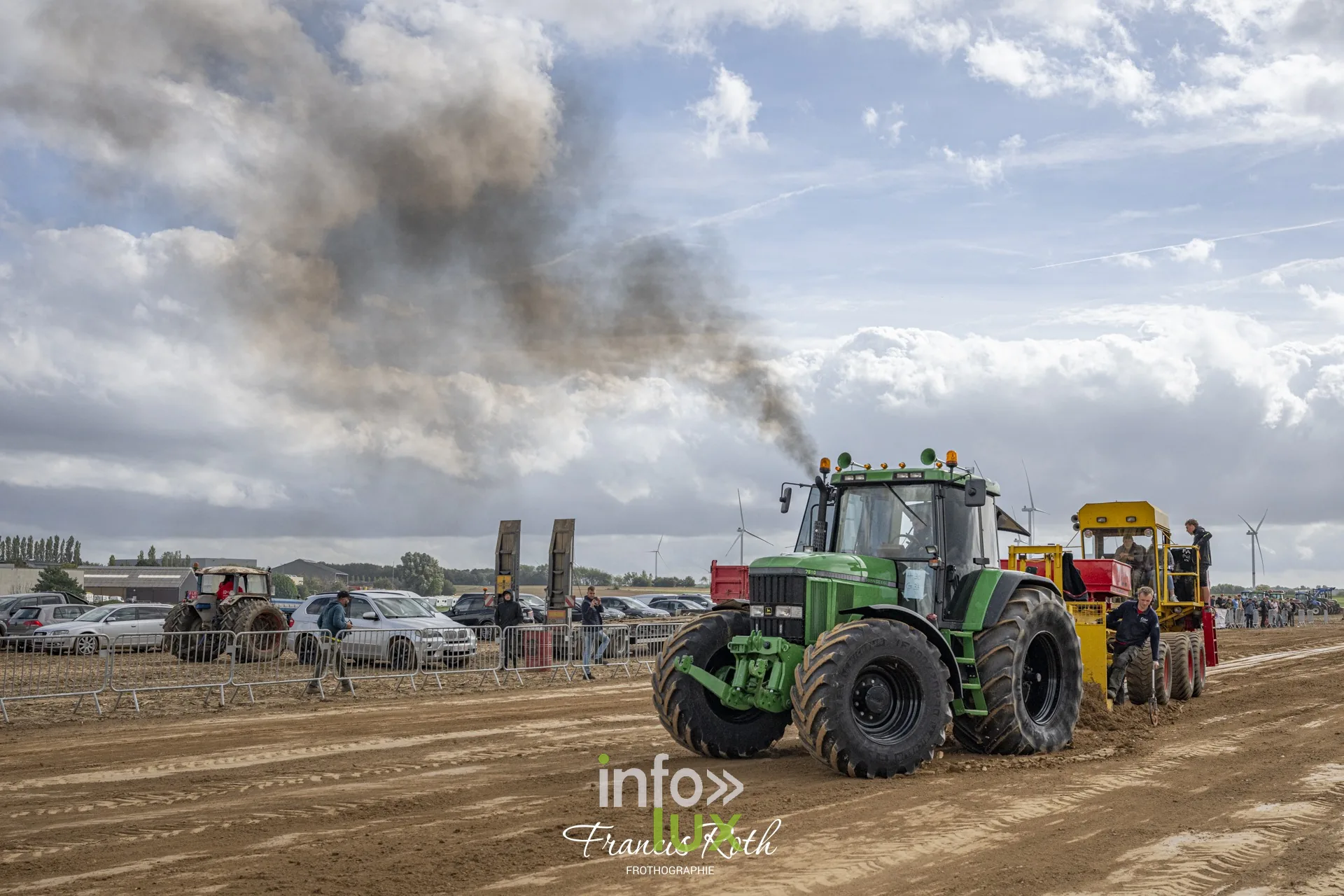 Concours de traction FJA WPJ 2026 à Thorembais-Saint-Trond (Perwez) — Plein gaz : fumée noire et roues qui patinent