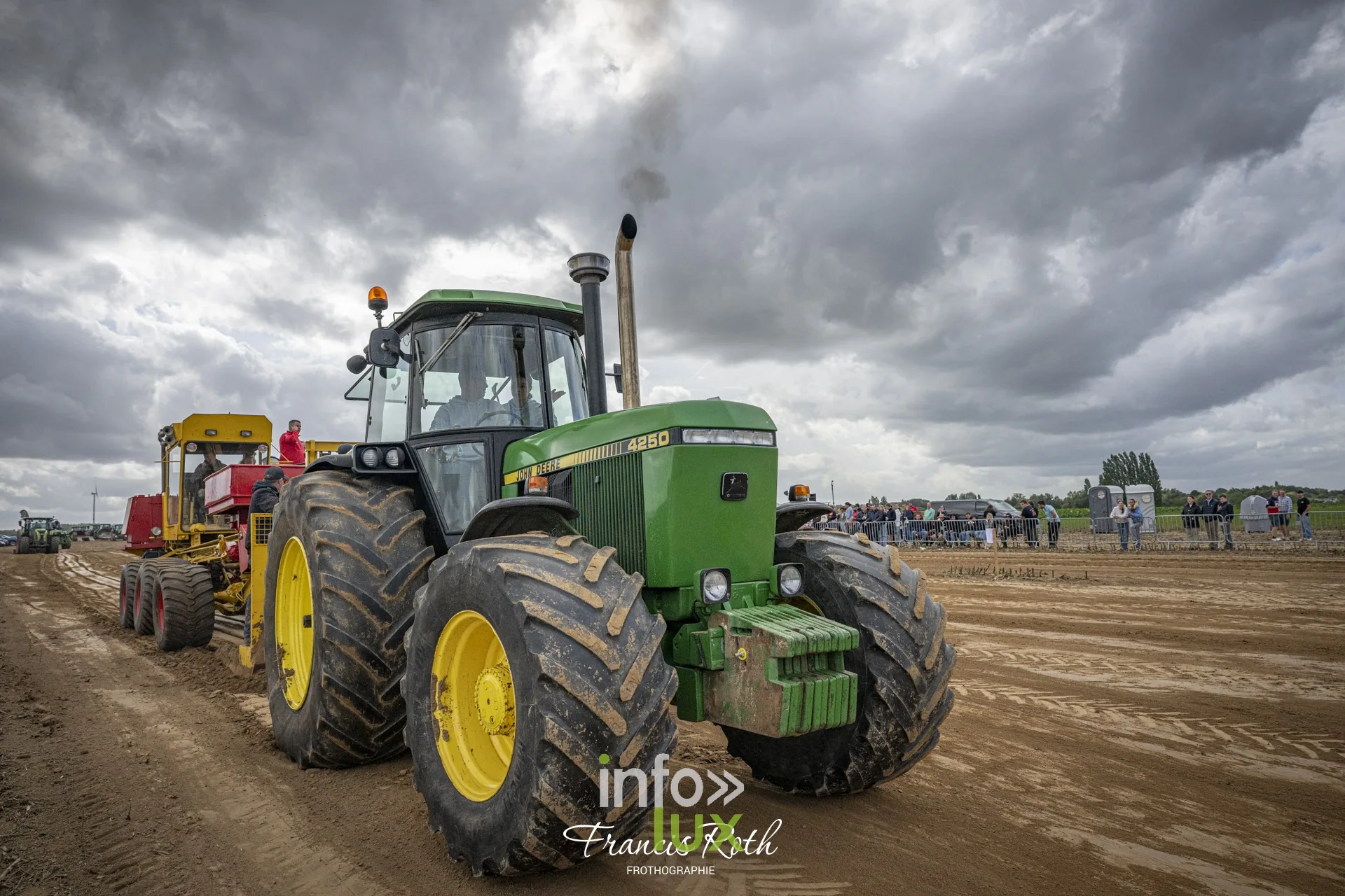 Concours de traction FJA WPJ 2026 à Thorembais-Saint-Trond (Perwez) — Plein gaz : fumée noire et roues qui patinent