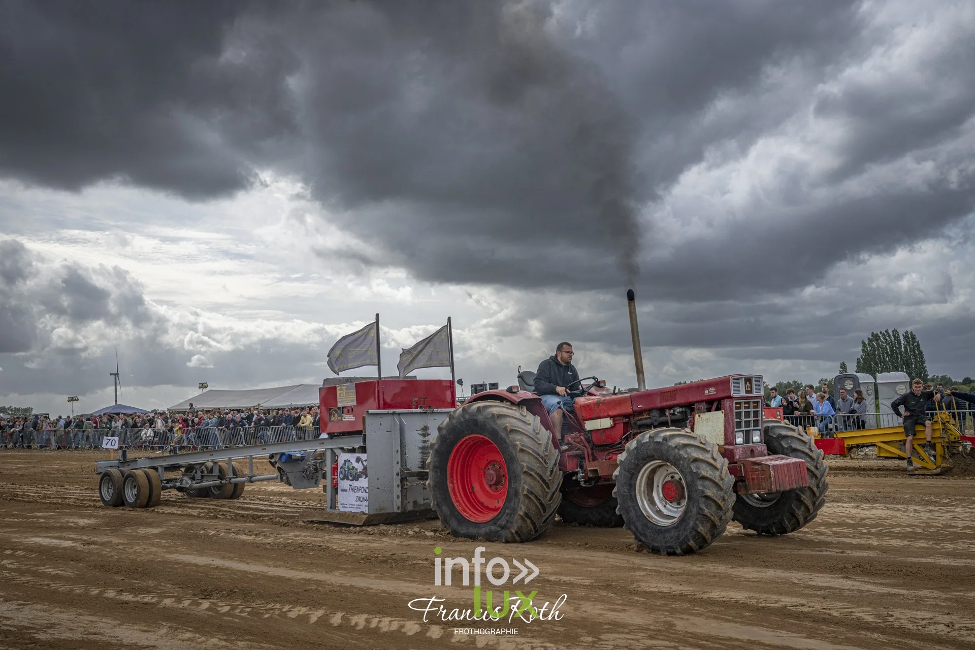 Concours de traction FJA WPJ 2026 à Thorembais-Saint-Trond (Perwez) — Plein gaz : fumée noire et roues qui patinent