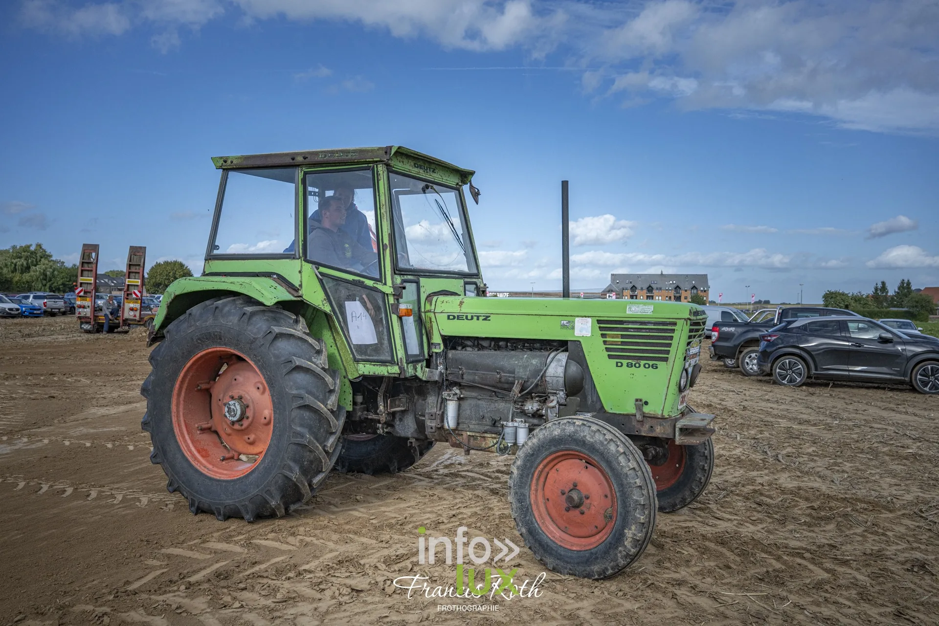 Concours de traction FJA WPJ 2026 à Thorembais-Saint-Trond (Perwez) — Plein gaz : fumée noire et roues qui patinent