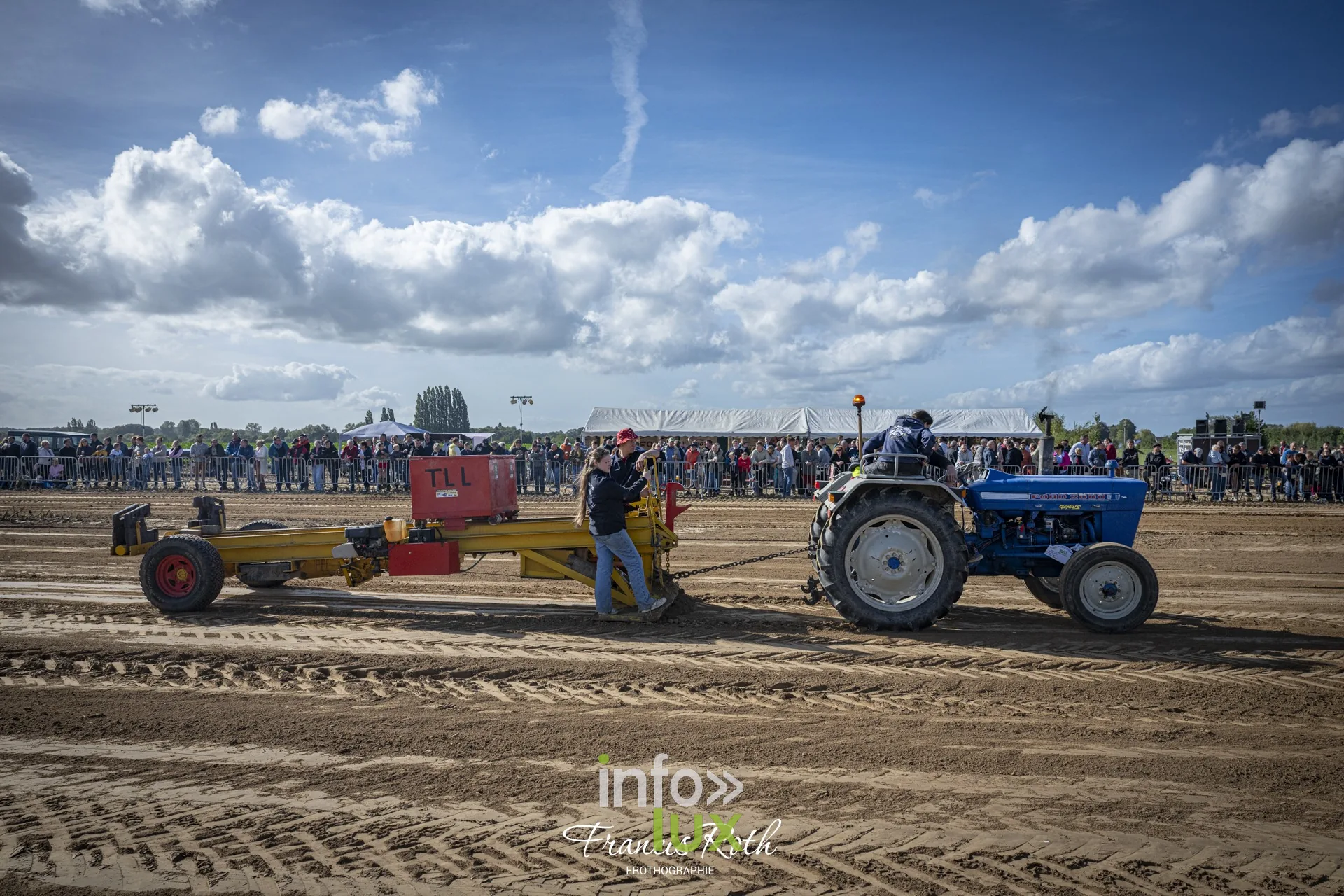 Concours de traction FJA WPJ 2026 à Thorembais-Saint-Trond (Perwez) — Plein gaz : fumée noire et roues qui patinent