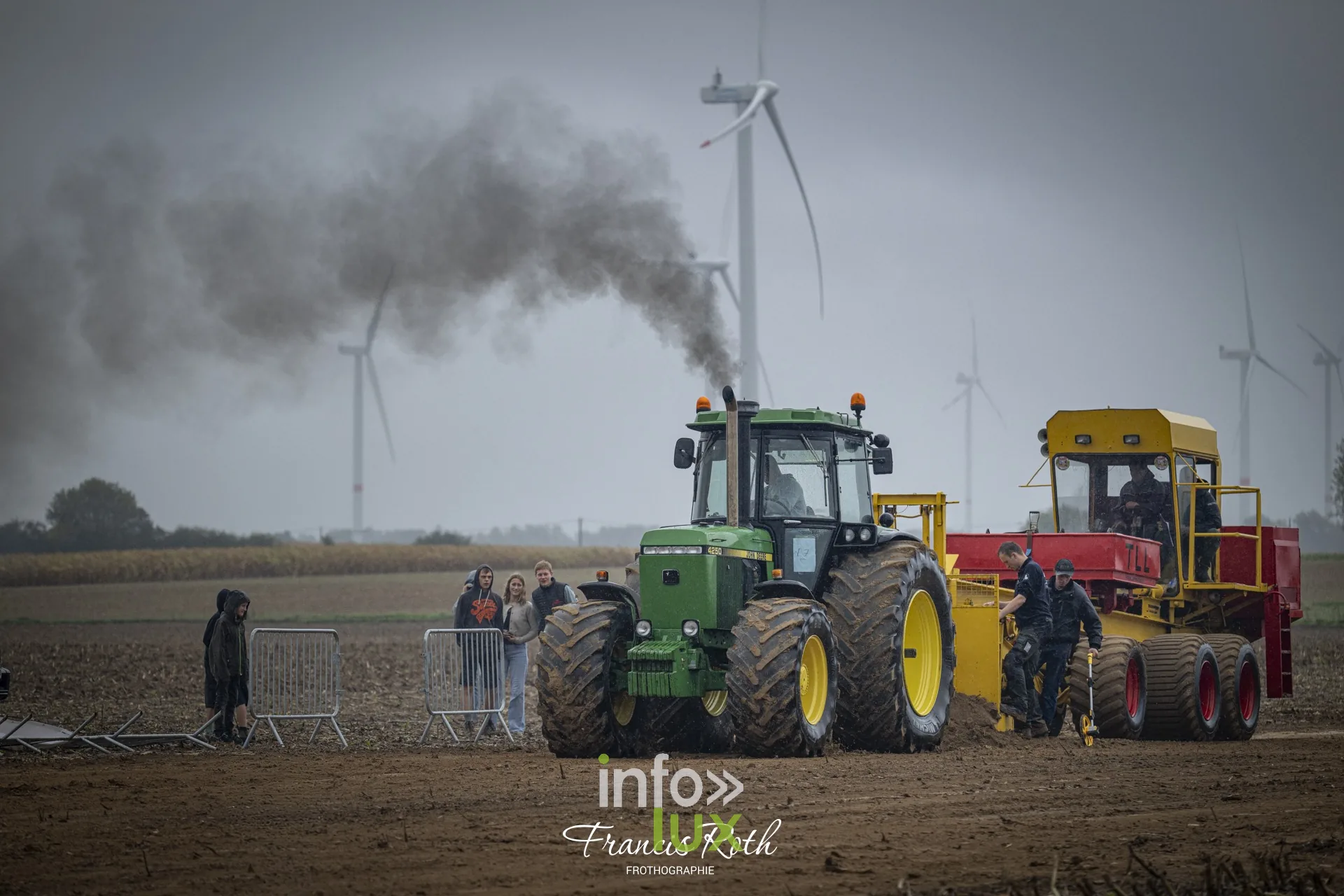 Concours de traction FJA WPJ 2026 à Thorembais-Saint-Trond (Perwez) — Les grosses catégories : fumée, adhérence et public au bord de la piste