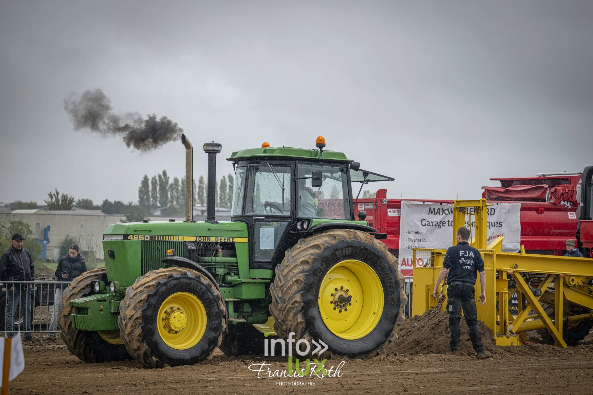 Concours de traction FJA WPJ 2026 à Thorembais-Saint-Trond (Perwez) — Les grosses catégories : fumée, adhérence et public au bord de la piste