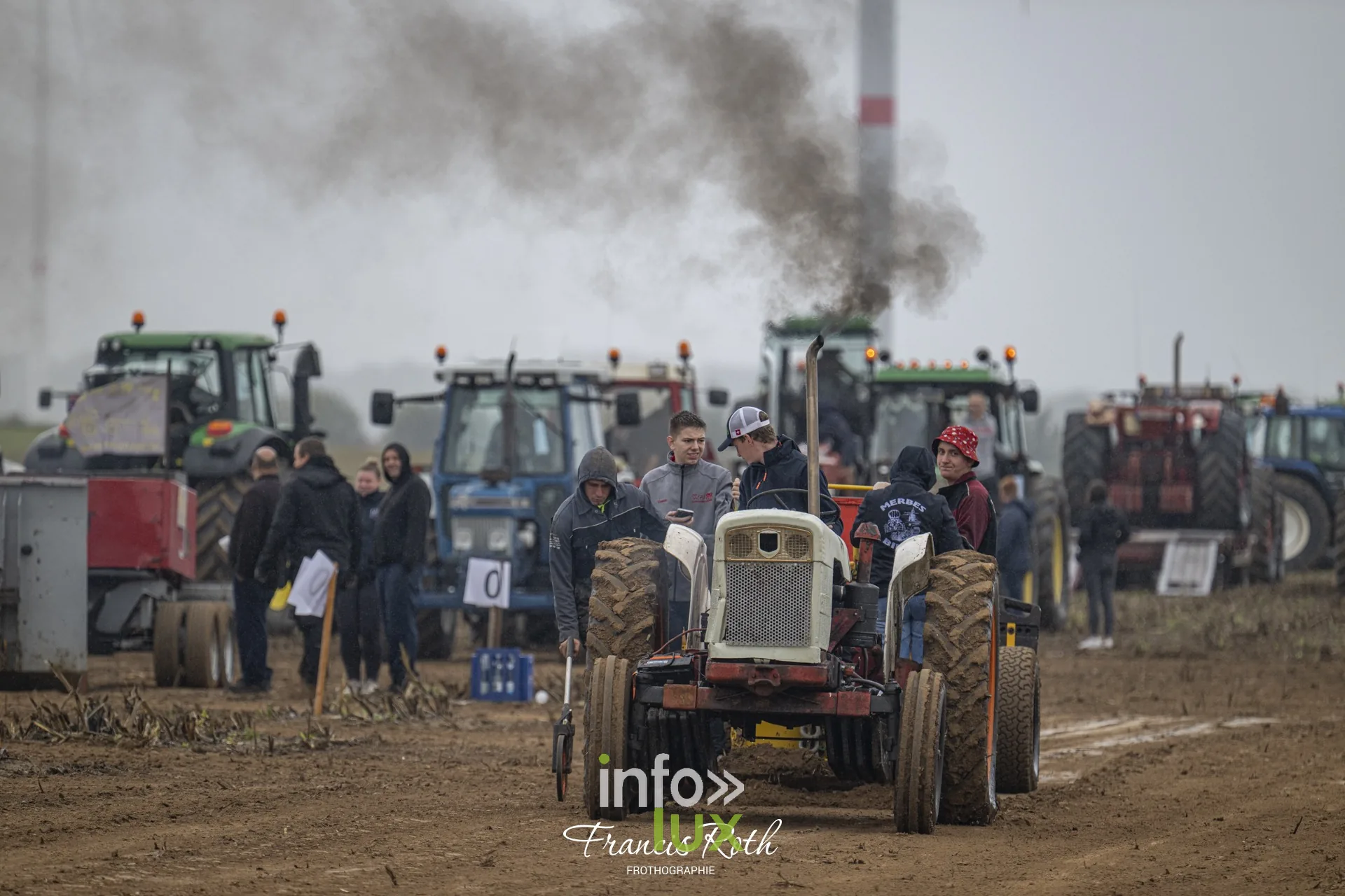 Concours de traction FJA WPJ 2026 à Thorembais-Saint-Trond (Perwez) — Les grosses catégories : fumée, adhérence et public au bord de la piste