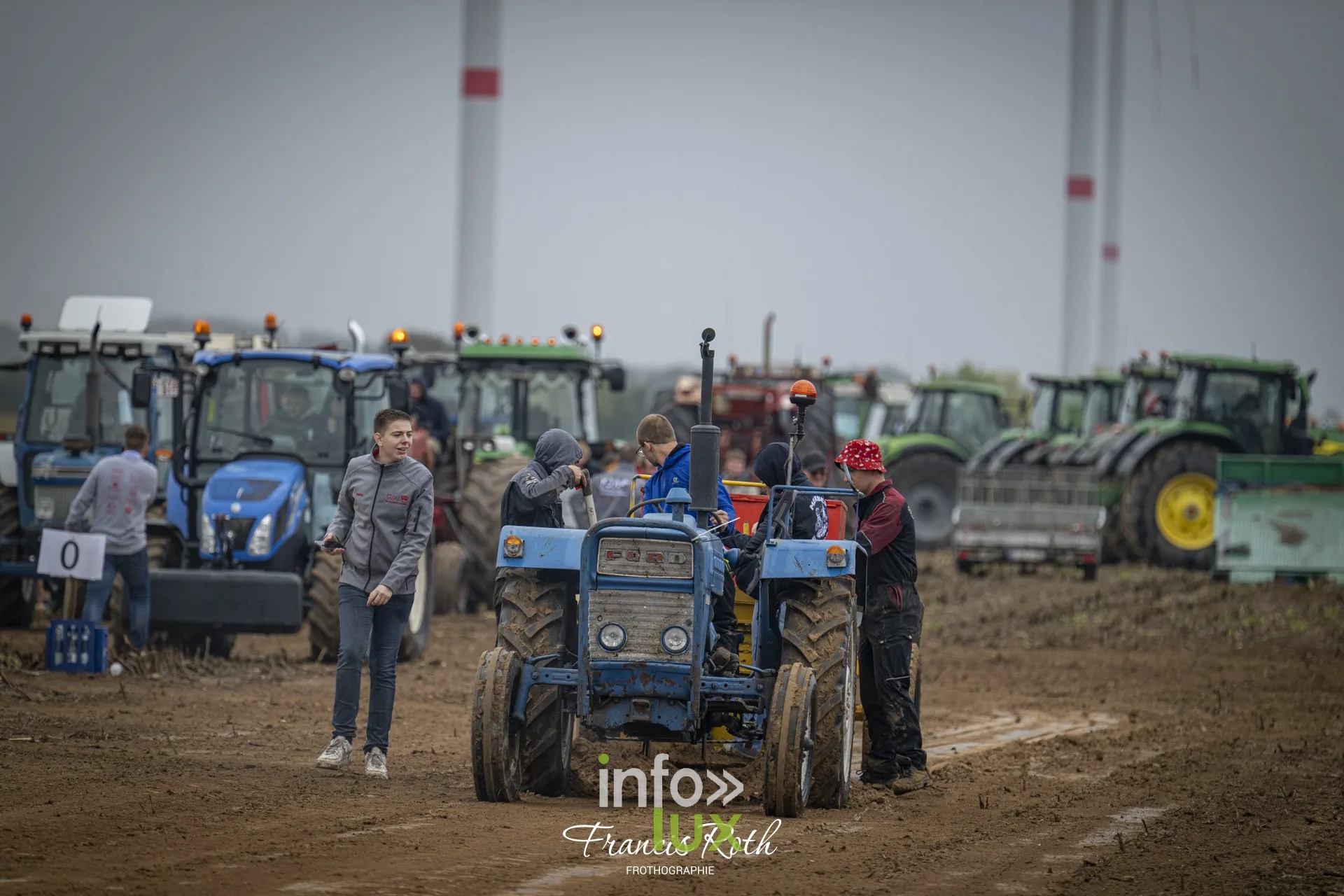 Concours de traction FJA WPJ 2026 à Thorembais-Saint-Trond (Perwez) — Les grosses catégories : fumée, adhérence et public au bord de la piste