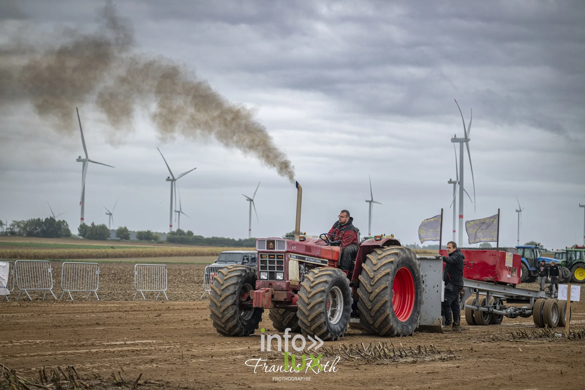 Concours de traction FJA WPJ 2026 à Thorembais-Saint-Trond (Perwez) — Les grosses catégories : fumée, adhérence et public au bord de la piste