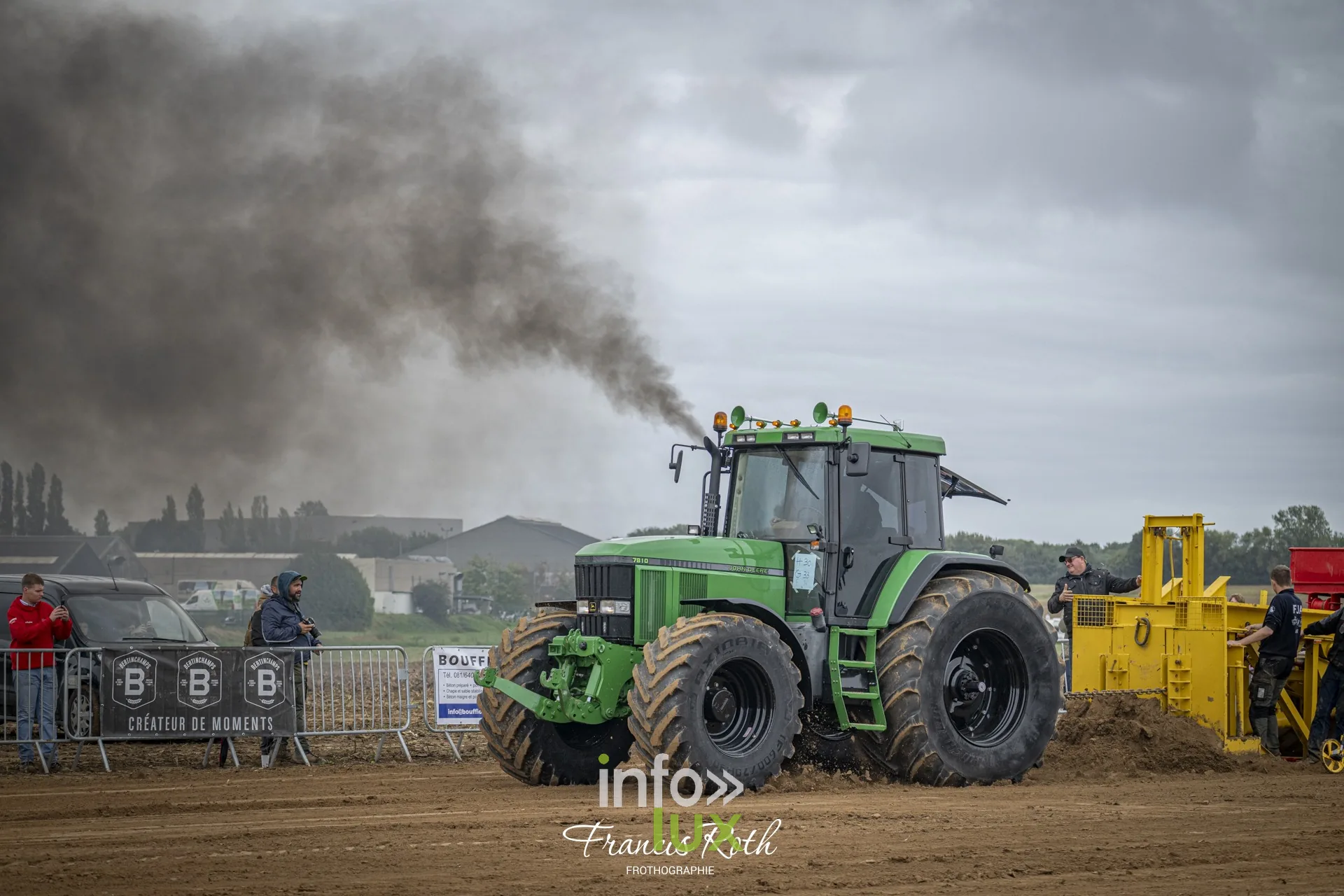 Concours de traction FJA WPJ 2026 à Thorembais-Saint-Trond (Perwez) — Les grosses catégories : fumée, adhérence et public au bord de la piste