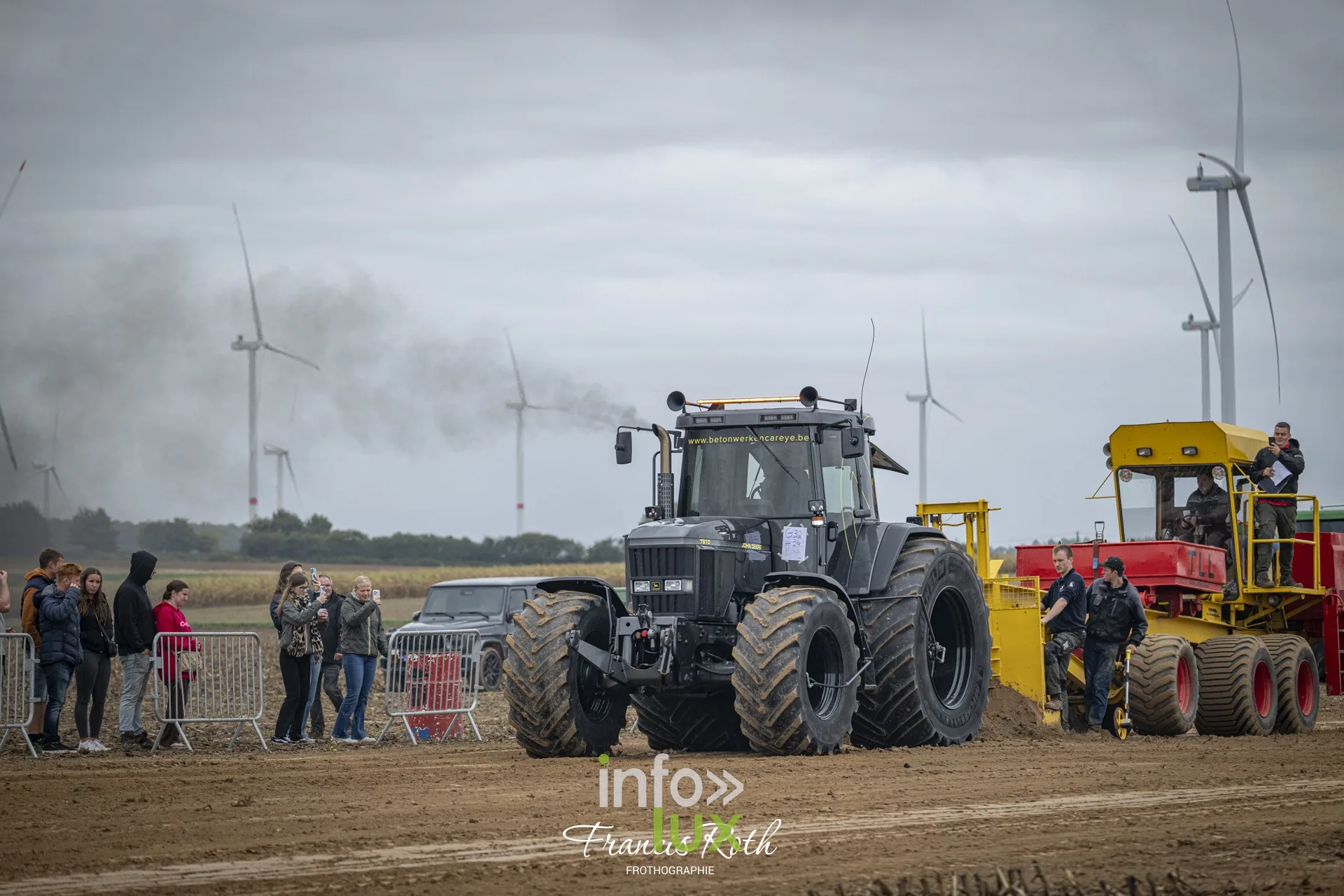 Concours de traction FJA WPJ 2026 à Thorembais-Saint-Trond (Perwez) — Les grosses catégories : fumée, adhérence et public au bord de la piste