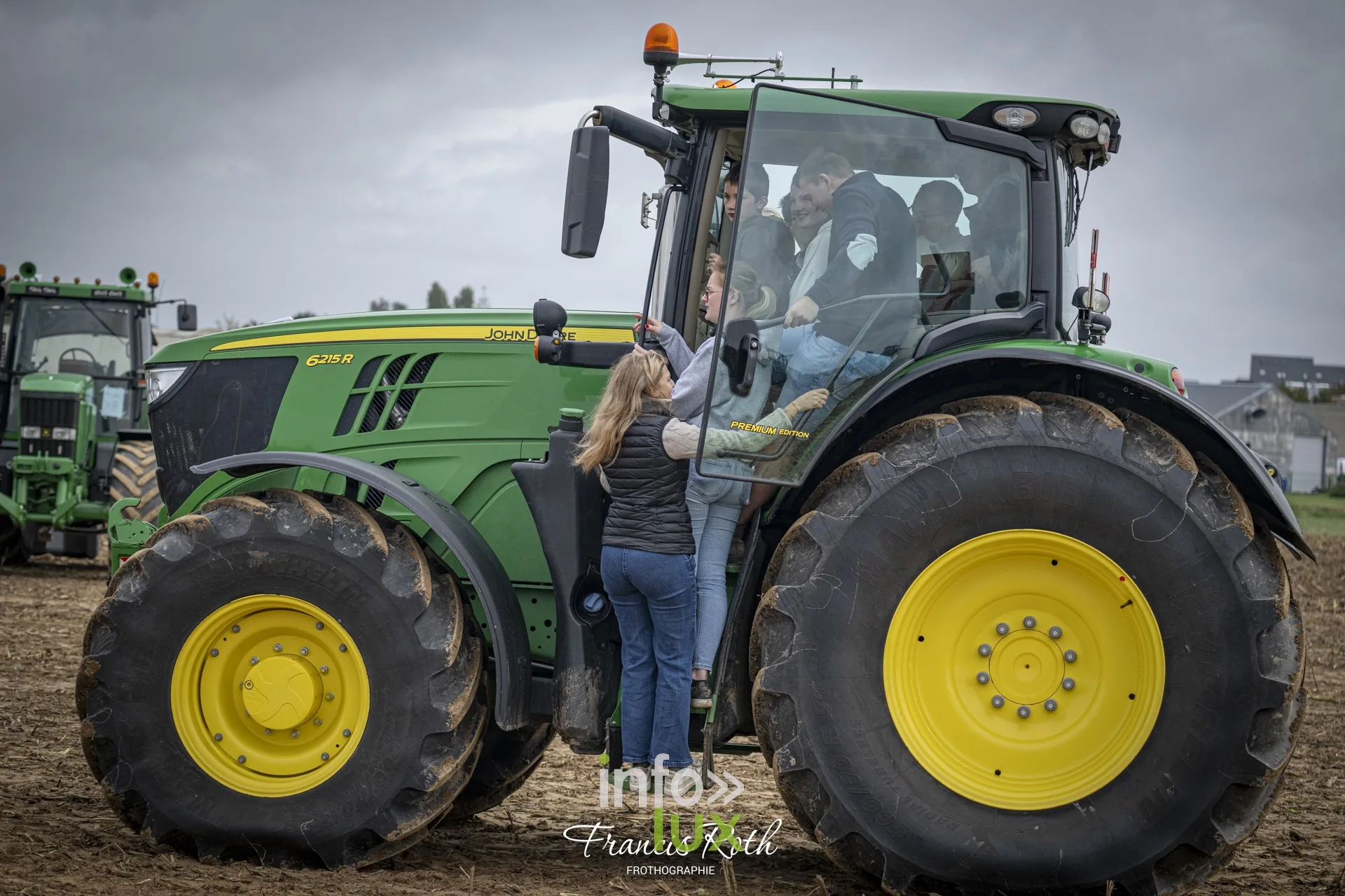 Concours de traction FJA WPJ 2026 à Thorembais-Saint-Trond (Perwez) — Les grosses catégories : fumée, adhérence et public au bord de la piste