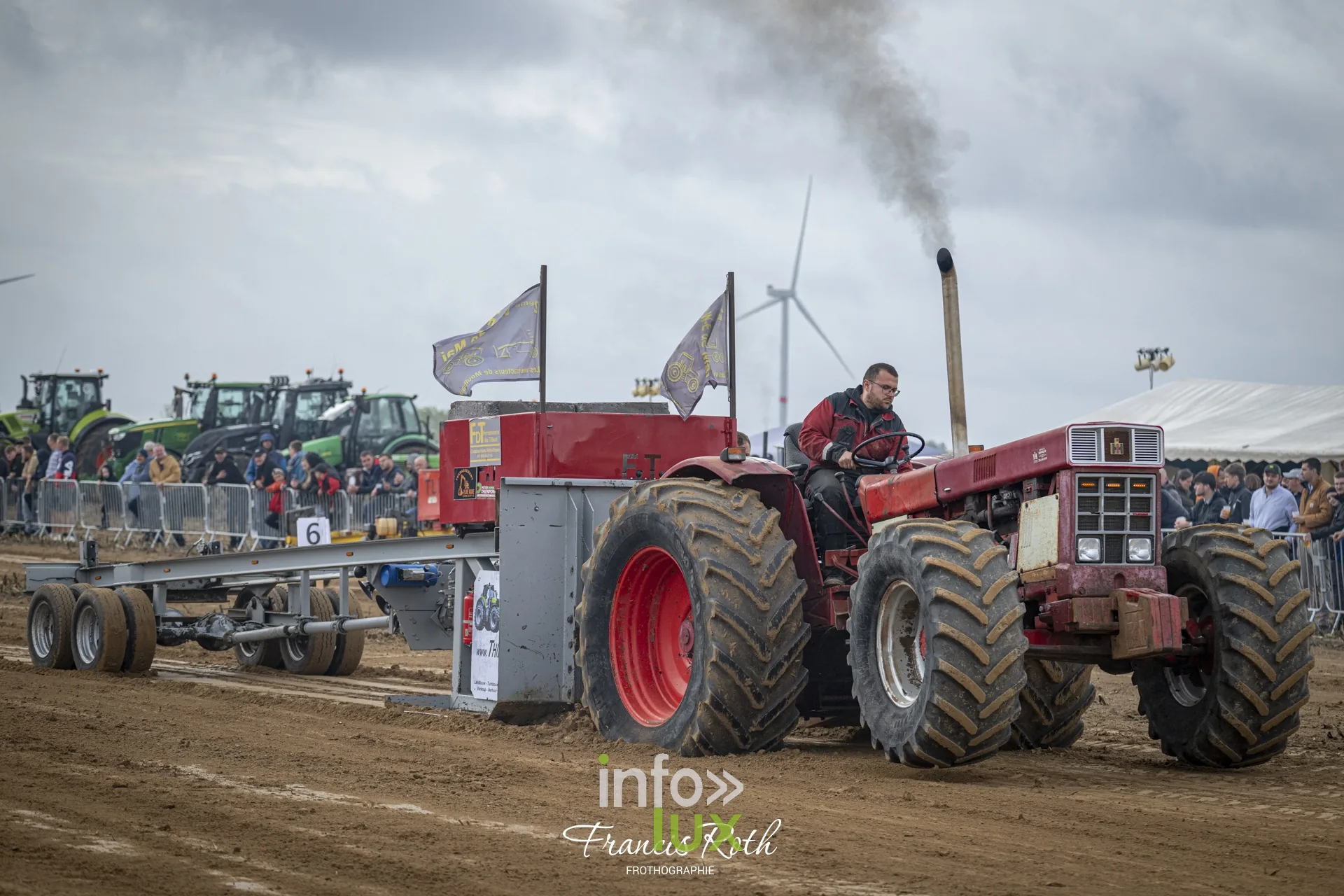 Concours de traction FJA WPJ 2026 à Thorembais-Saint-Trond (Perwez) — Les grosses catégories : fumée, adhérence et public au bord de la piste