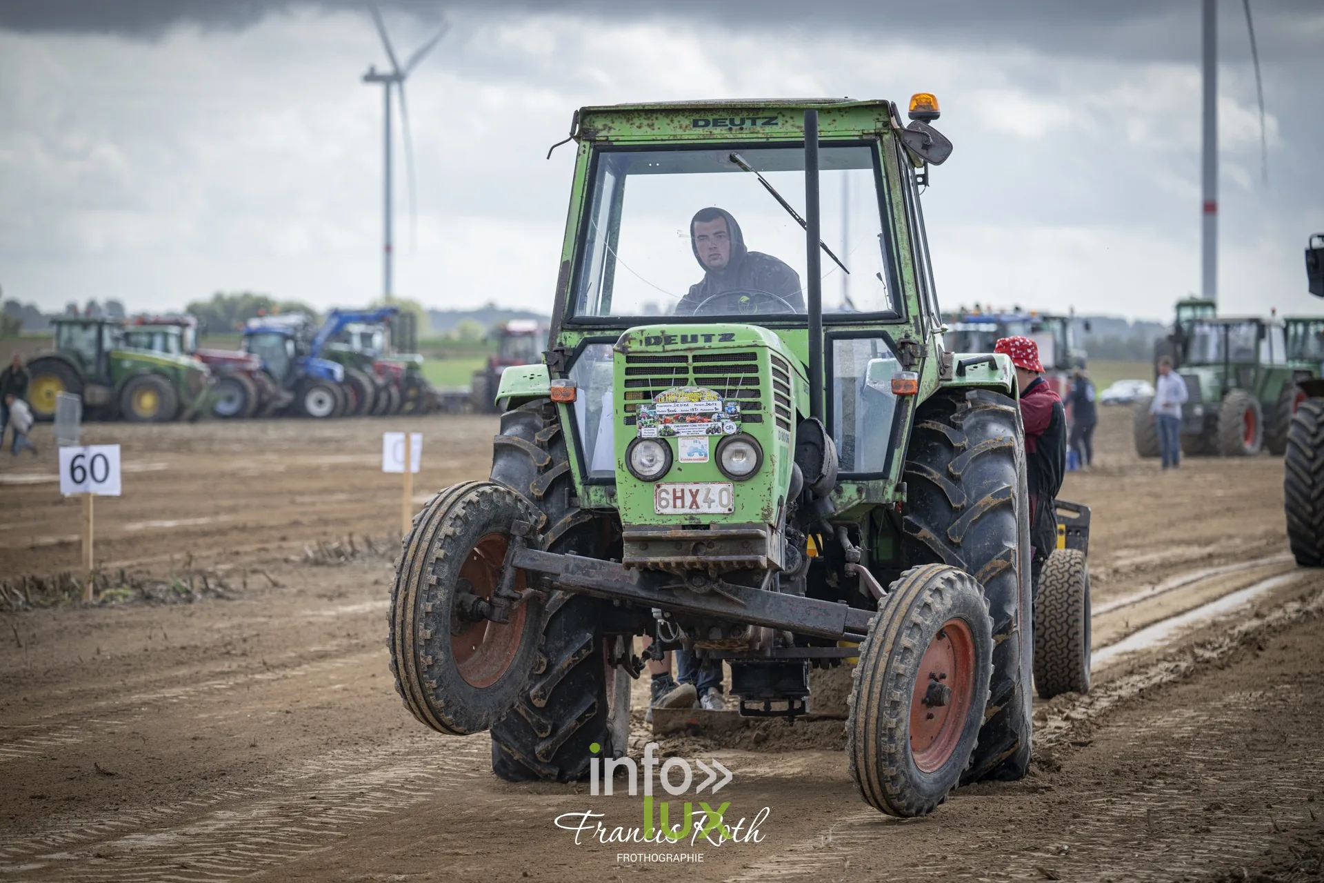 Concours de traction FJA WPJ 2026 à Thorembais-Saint-Trond (Perwez) — Les passages se succèdent devant les barrières