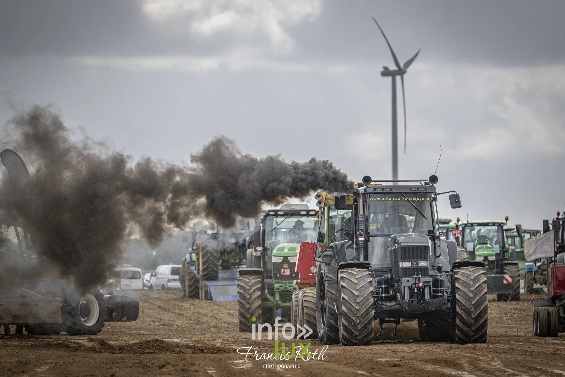 Concours de traction FJA WPJ 2026 à Thorembais-Saint-Trond (Perwez) — Les passages se succèdent devant les barrières