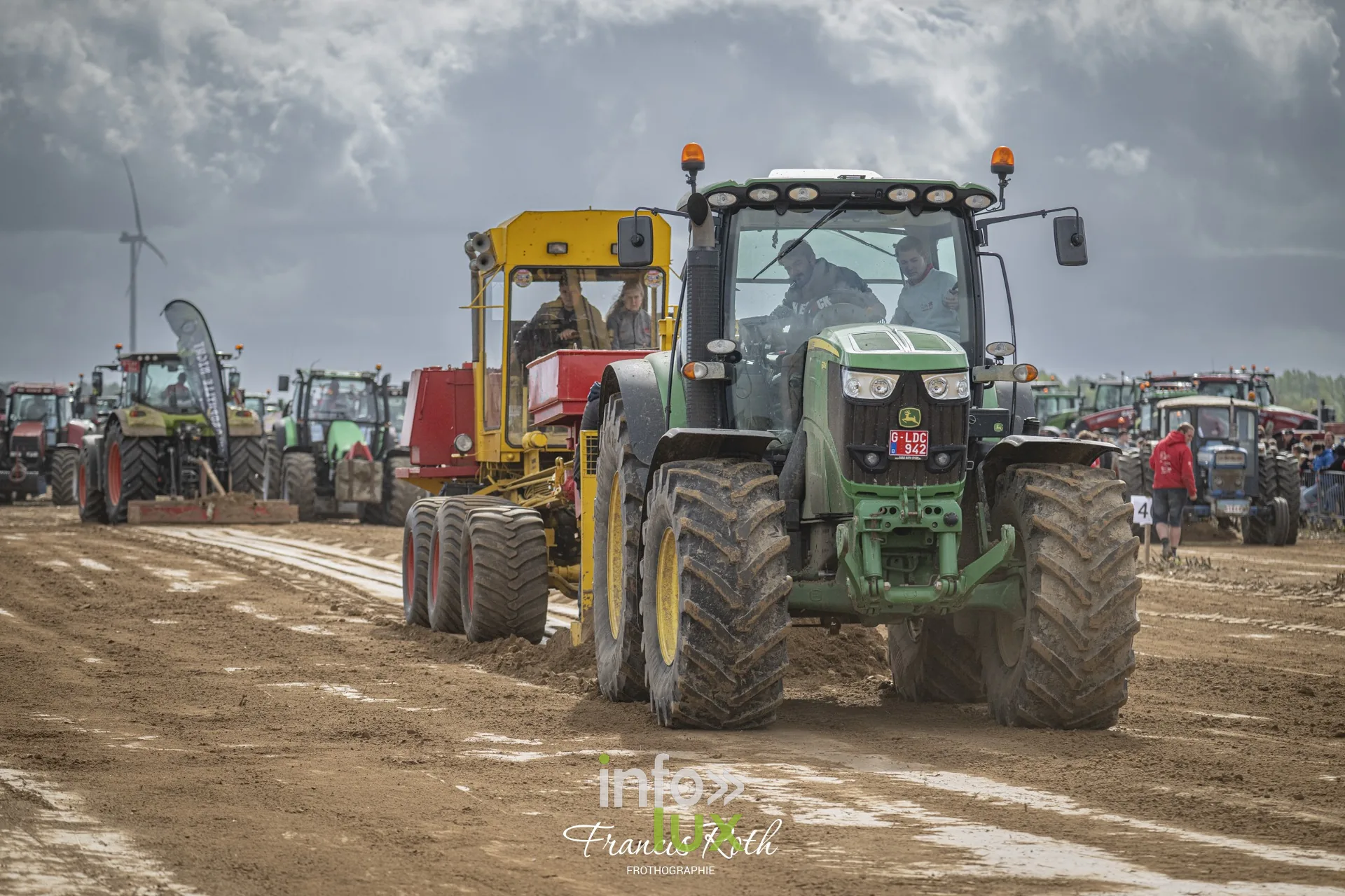 Concours de traction FJA WPJ 2026 à Thorembais-Saint-Trond (Perwez) — Les passages se succèdent devant les barrières