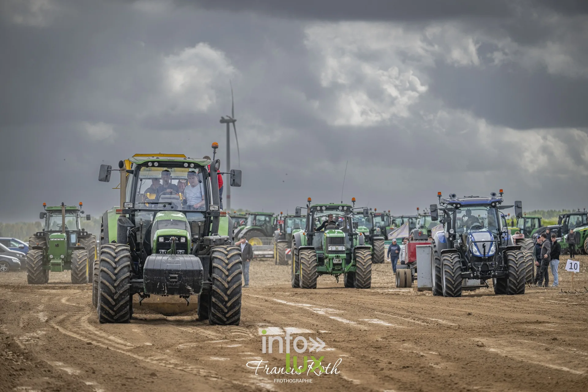 Concours de traction FJA WPJ 2026 à Thorembais-Saint-Trond (Perwez) — Les passages se succèdent devant les barrières