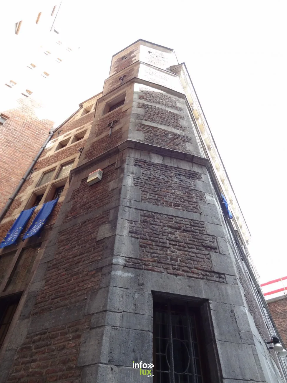 Derrière la grille du n°3 de la rue Charles Magnette, la « maison Renaissance » rescapée du couvent des sœurs de Hasque., Art nouveau a Liege Derrière la grille du n°3 de la rue Charles Magnette, la « maison Renaissance » rescapée du couvent des sœurs de Hasque., Art nouveau a Liege