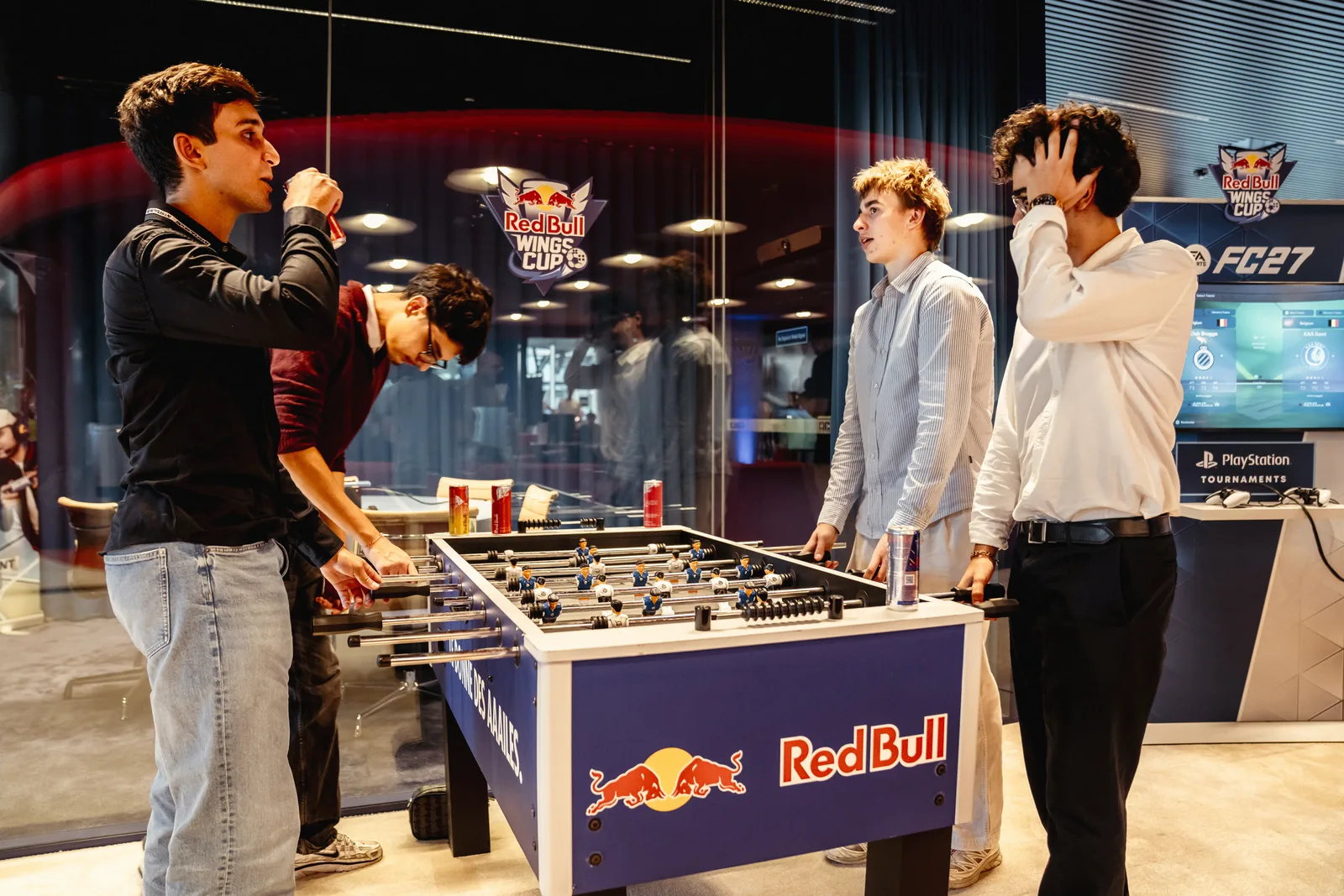 Partie de baby-foot Red Bull entre invités à Bruxelles, lors du lancement belge d’EA SPORTS FC 27 et de la Red Bull Wings Cup, le 23 septembre 2026