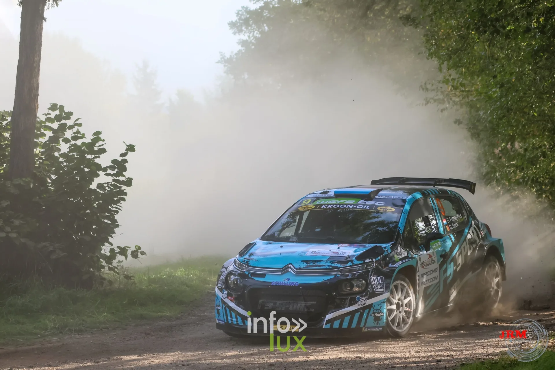 Citroën C3 Rally2 bleue en glisse sur un chemin de terre, East Belgian Rally 2026