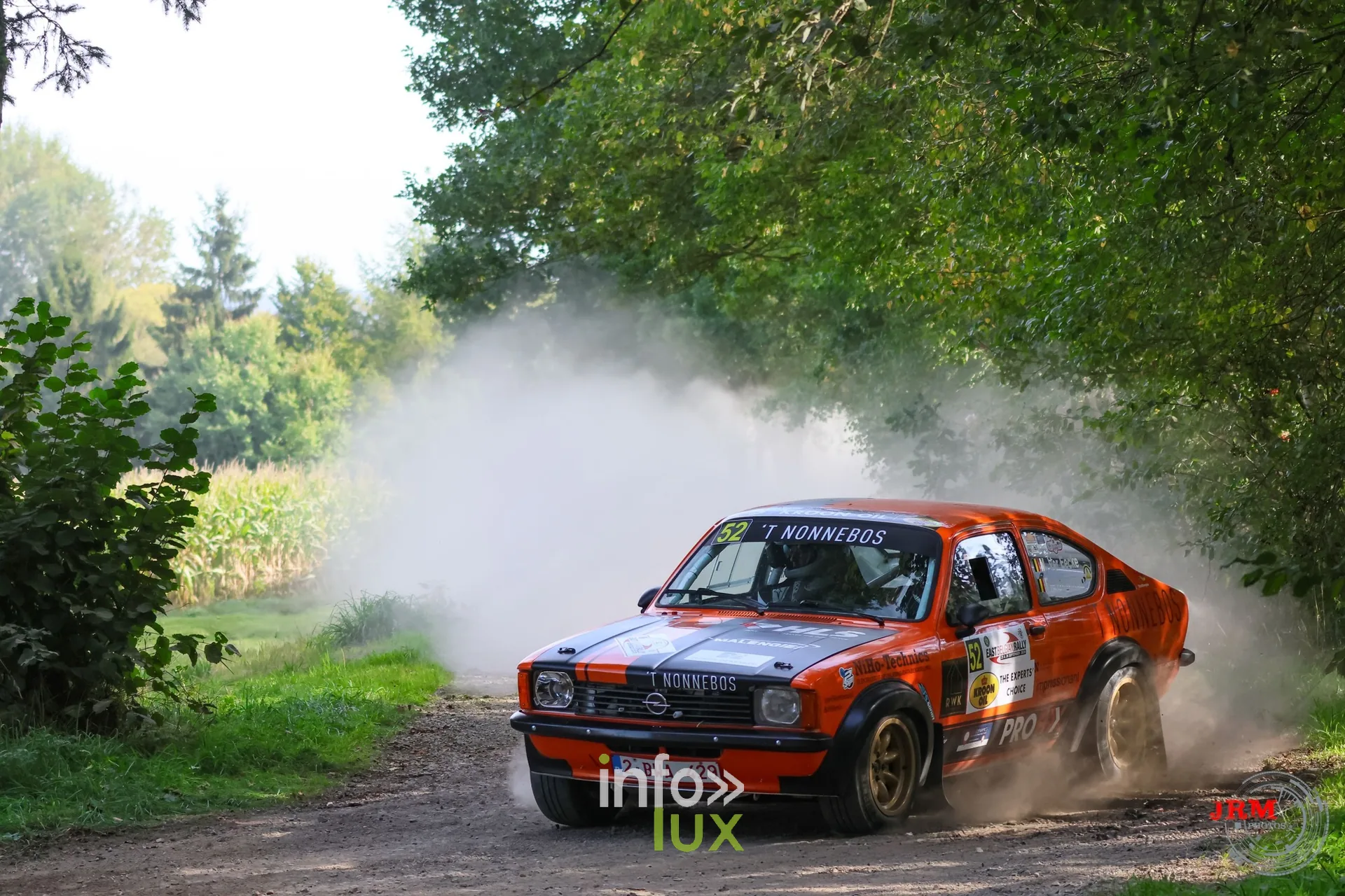 Opel Kadett orange en glisse sur un chemin de terre, East Belgian Rally 2026
