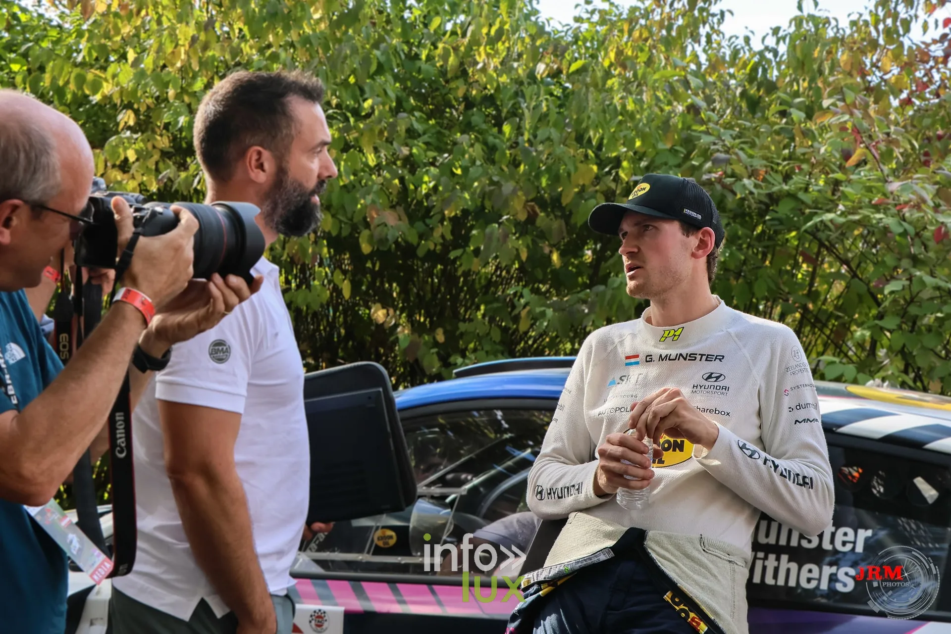 G. Munster, combinaison Hyundai, interviewé et photographié au regroupement, East Belgian Rally 2026