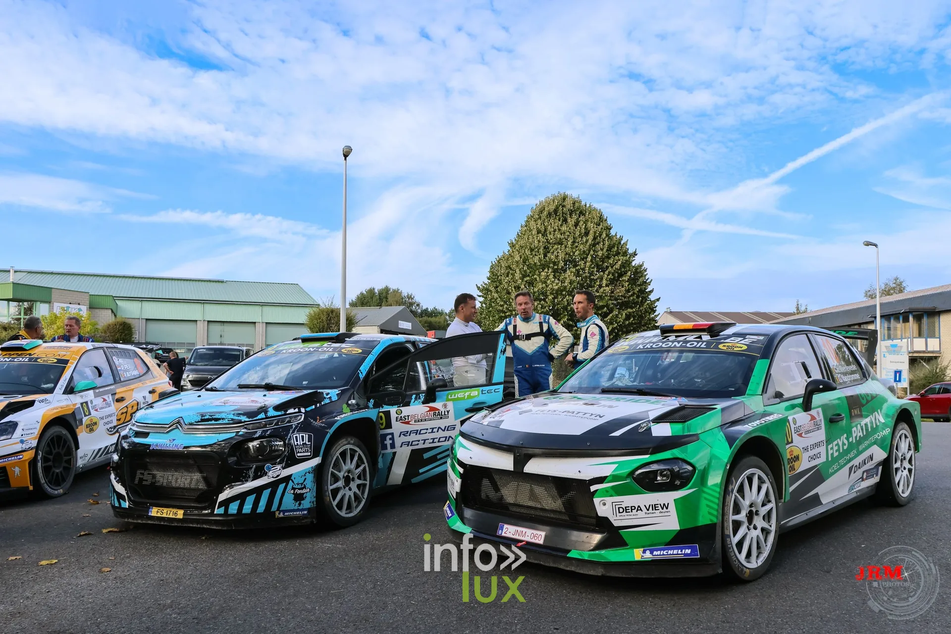 Voitures de rallye alignées au parc de regroupement, East Belgian Rally 2026