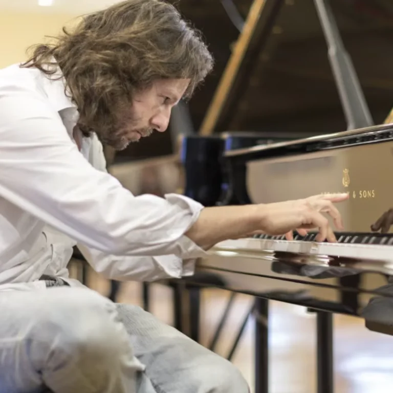 Mons > Concert > EKINOX 2026 : dix pianistes inaugurent le Steinway D d’Arsonic (« Le piano nouveau est arrivé »)