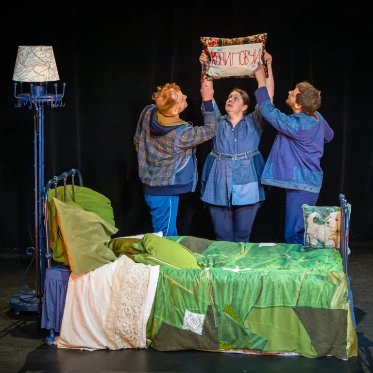 Mons > Théâtre jeune public > EKINOX 2026 : « Penka, la vache bulgare », l’histoire vraie d’une vache sans papiers (dès 7 ans)
