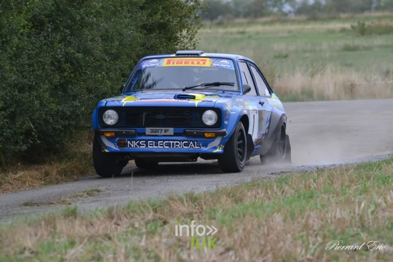Ford Escort MkII bleue de Christopher O Callaghan et JJ Cremin en pleine speciale a l Escort Rally Special 2026