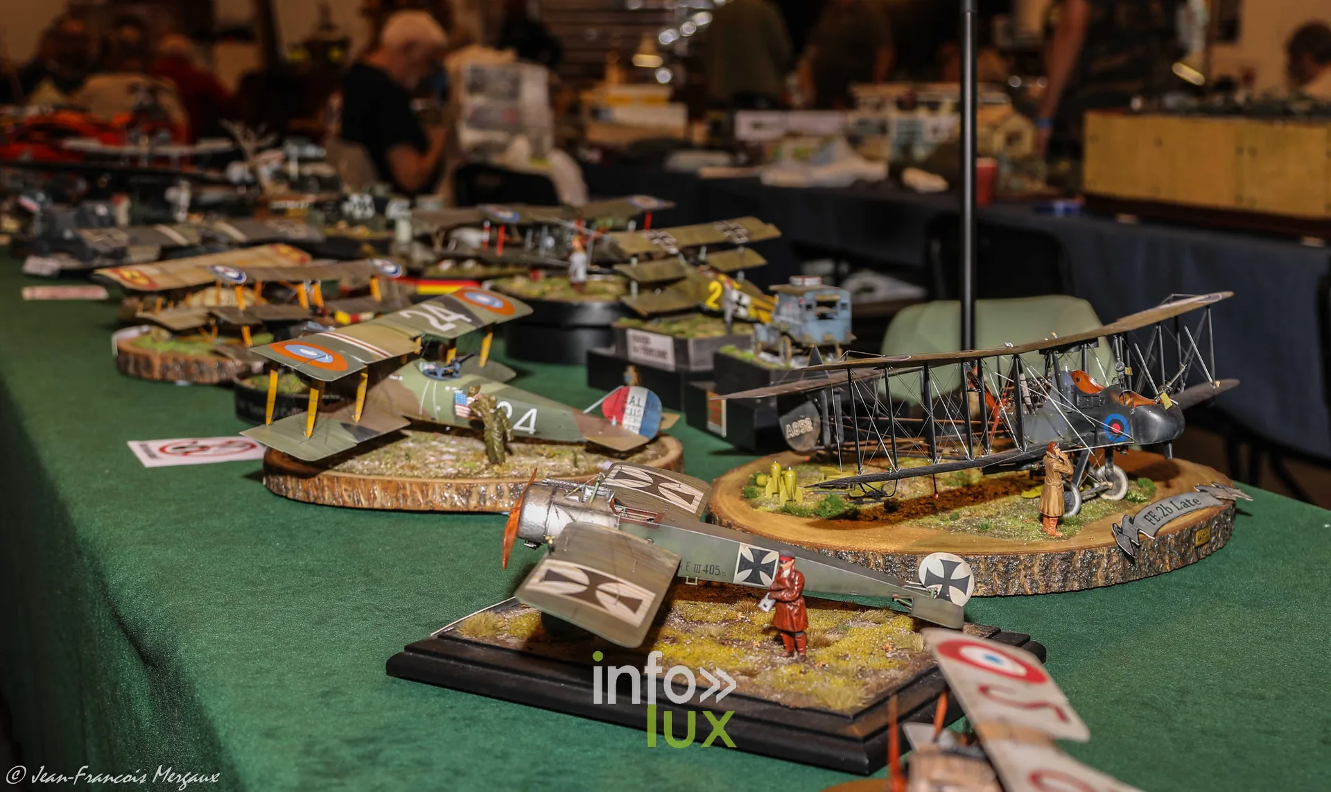 Dioramas de biplans de la Premiere Guerre mondiale a l'expo modelisme de Neufchateau
