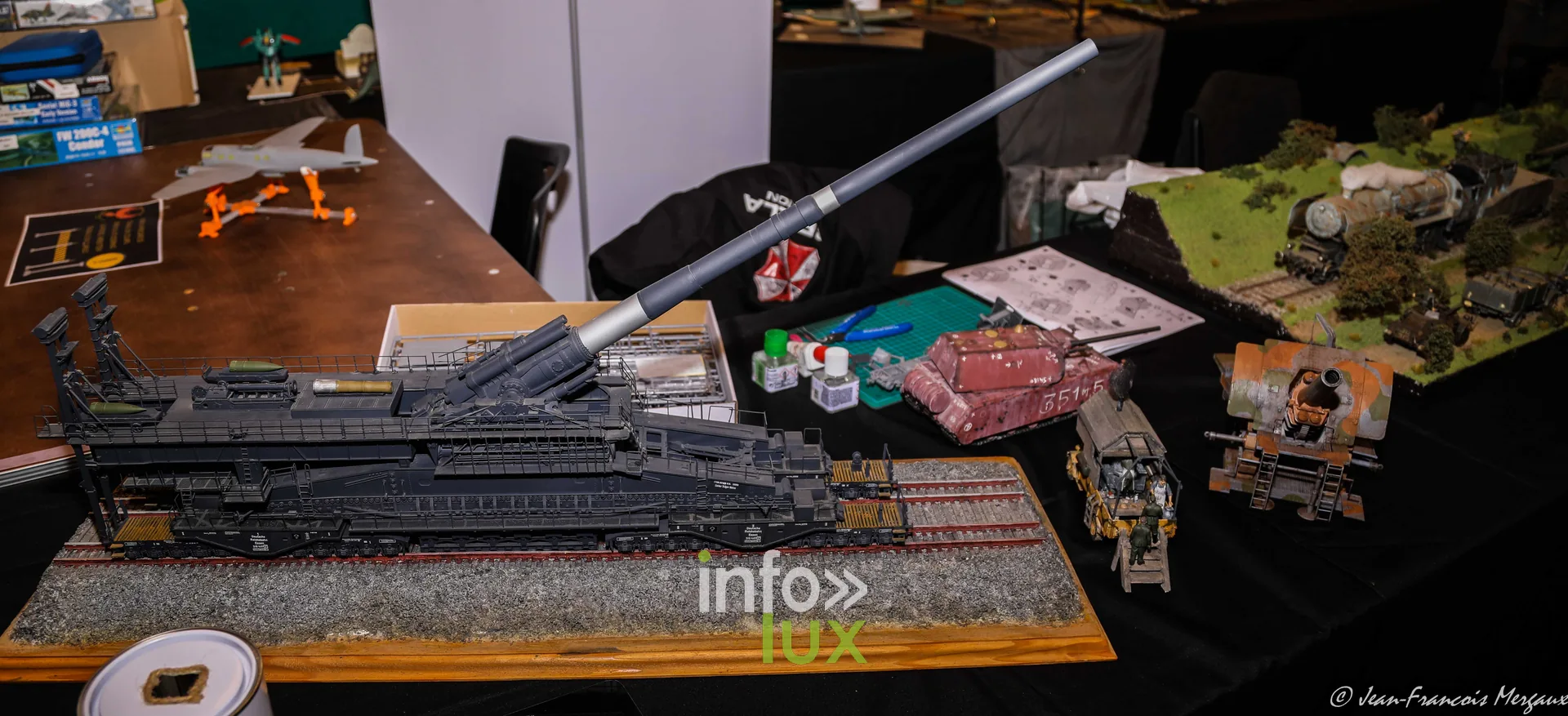 Maquette d'un canon sur rail geant a l'expo modelisme de Neufchateau