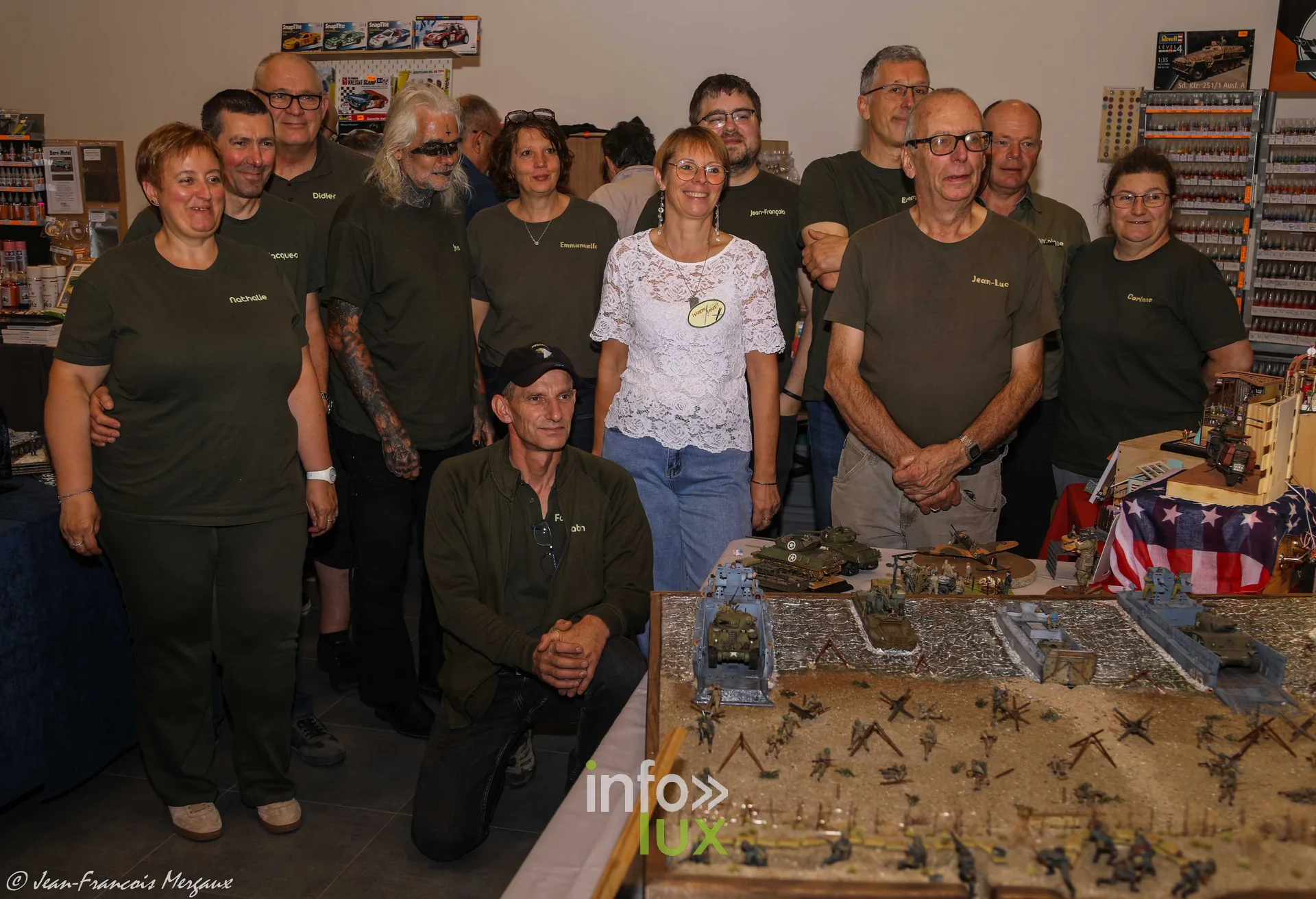 Photo de groupe de l'equipe de l'association Hard'n Maket a Neufchateau