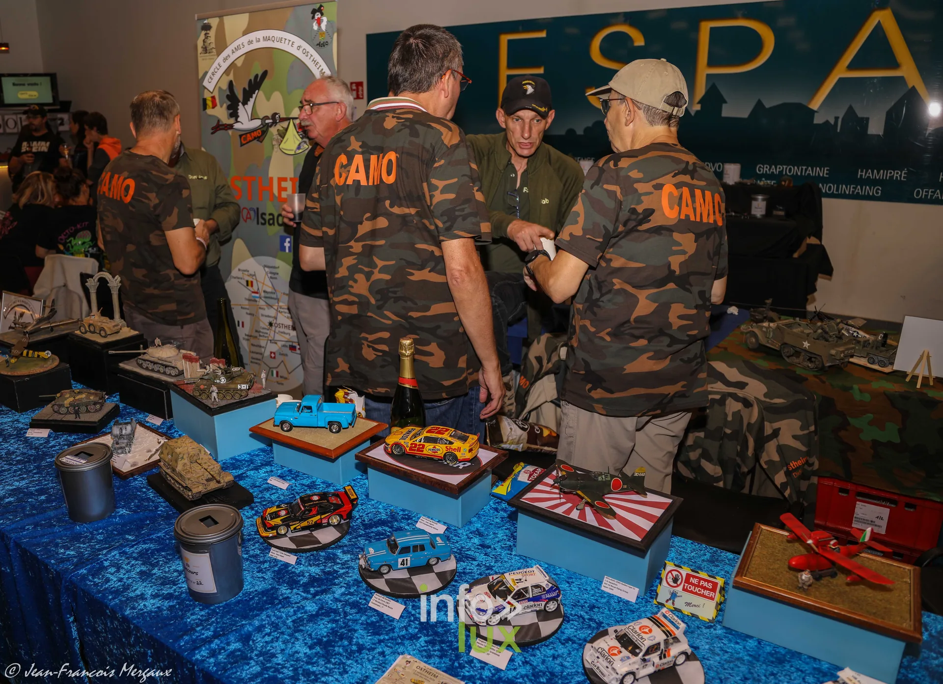 Stand Camo avec maquettes d'avions japonais a l'expo modelisme de Neufchateau