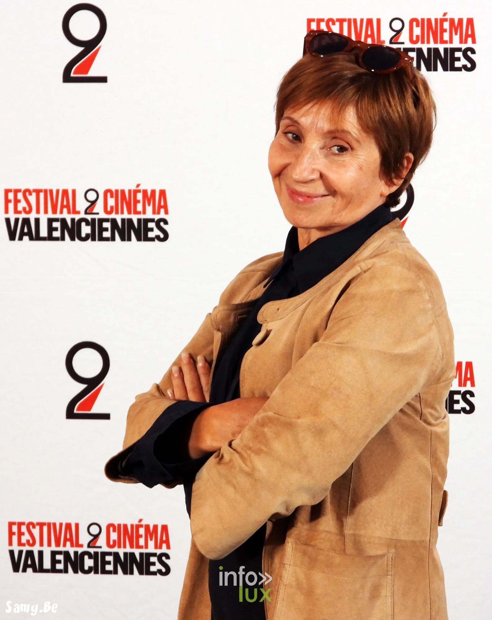 Ariane Ascaride bras croisés au photocall