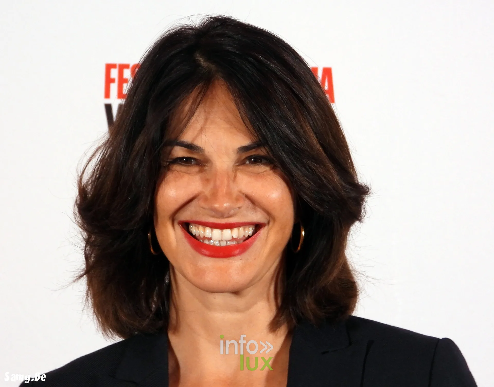 Portrait souriant d’Helena Noguerra