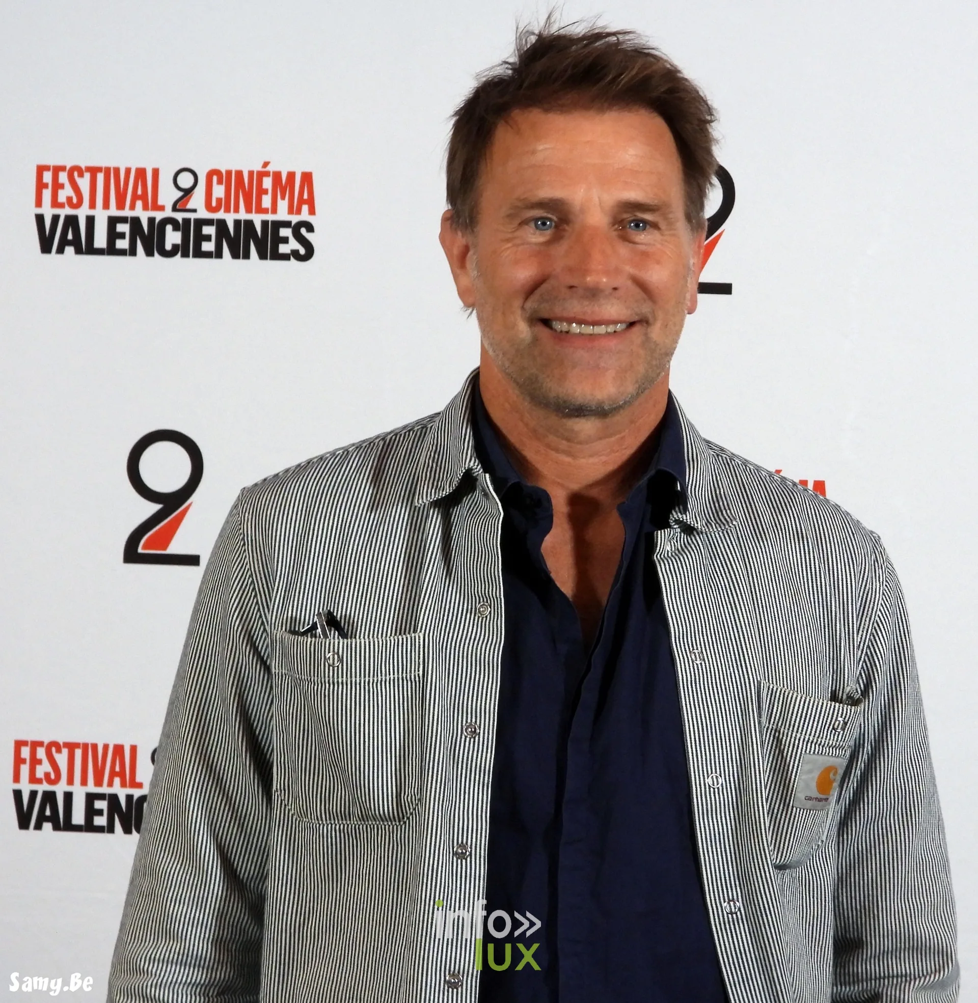 Thomas Jouannet sourit au photocall