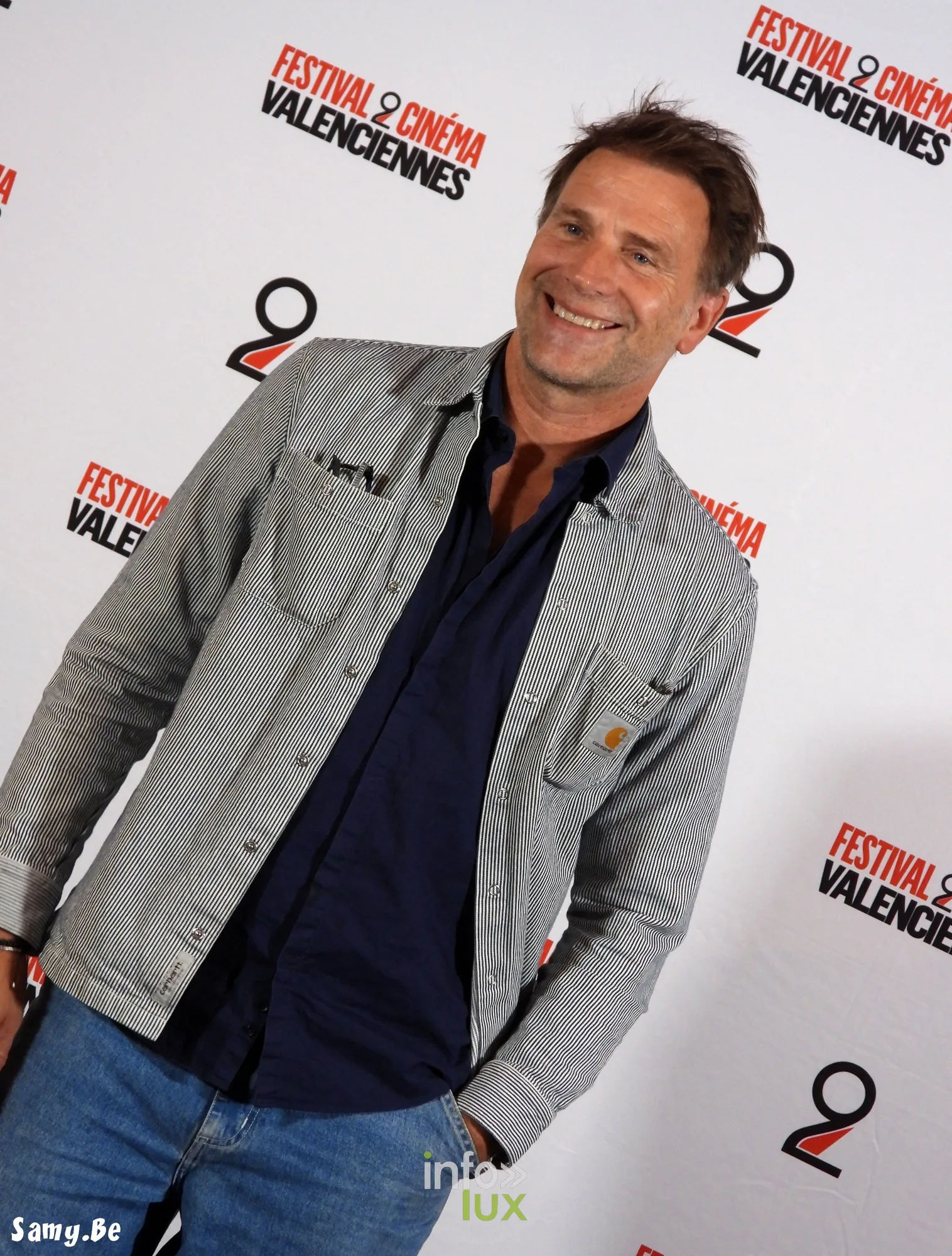 Thomas Jouannet en pied au photocall