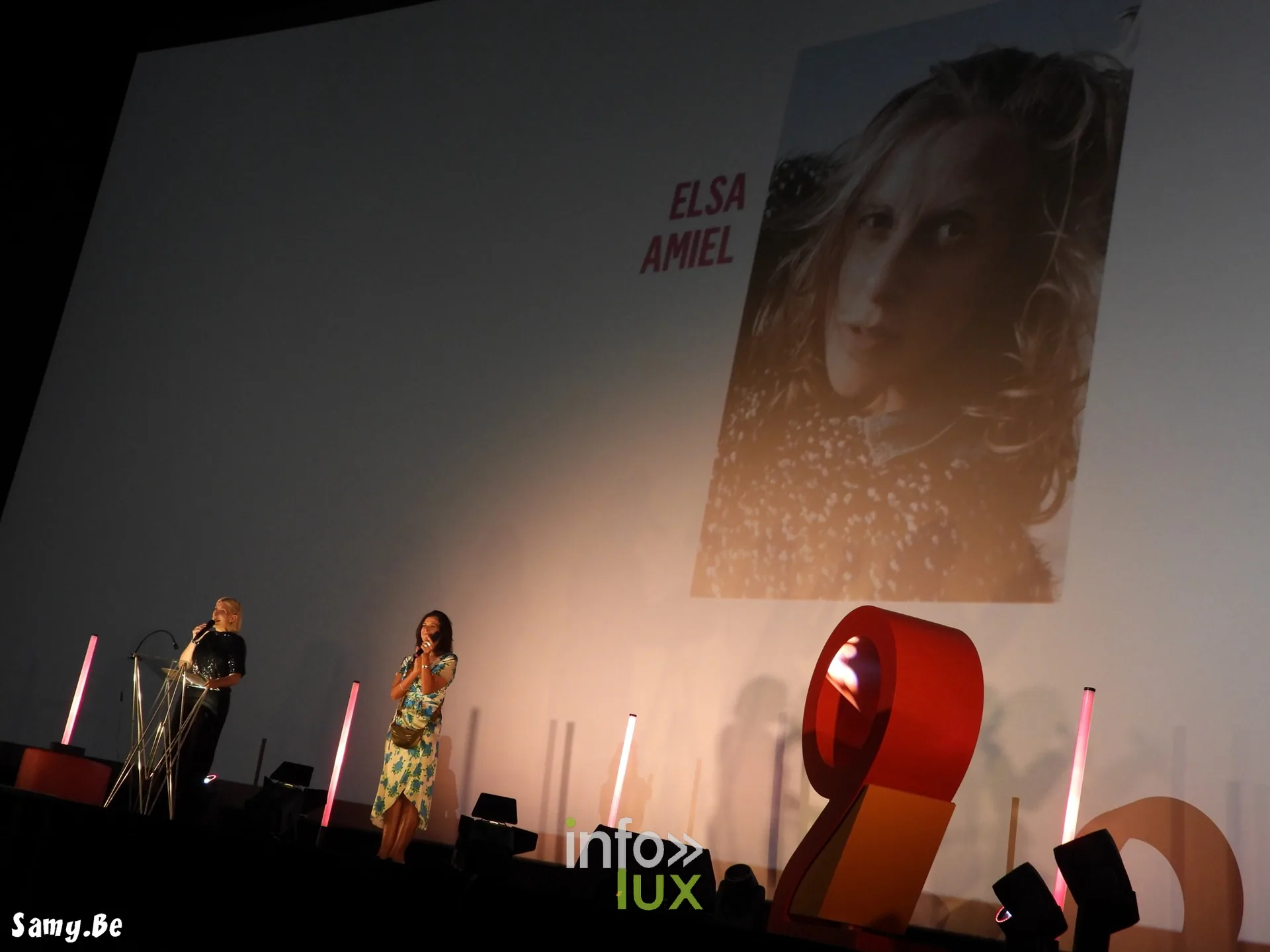 Le portrait d’Elsa Amiel projeté sur le grand écran