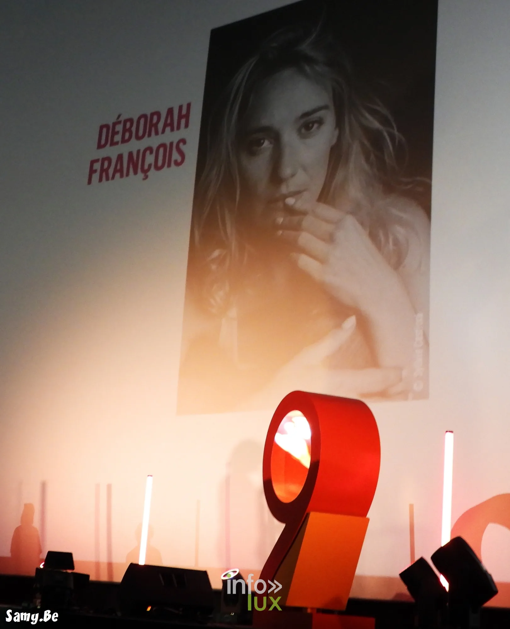 Le portrait de Déborah François projeté sur le grand écran
