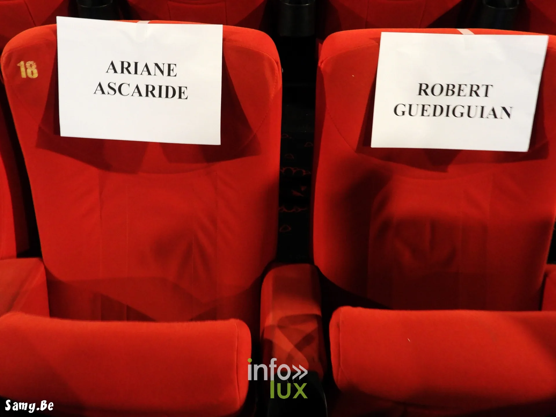 Deux fauteuils rouges réservés à Ariane Ascaride et Robert Guédiguian