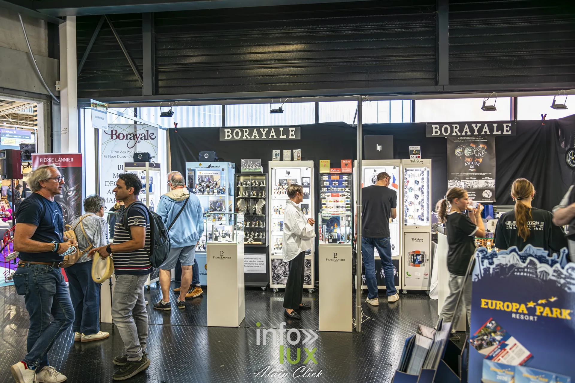 Allée et stands dans un hall, Foire internationale de Metz 2026