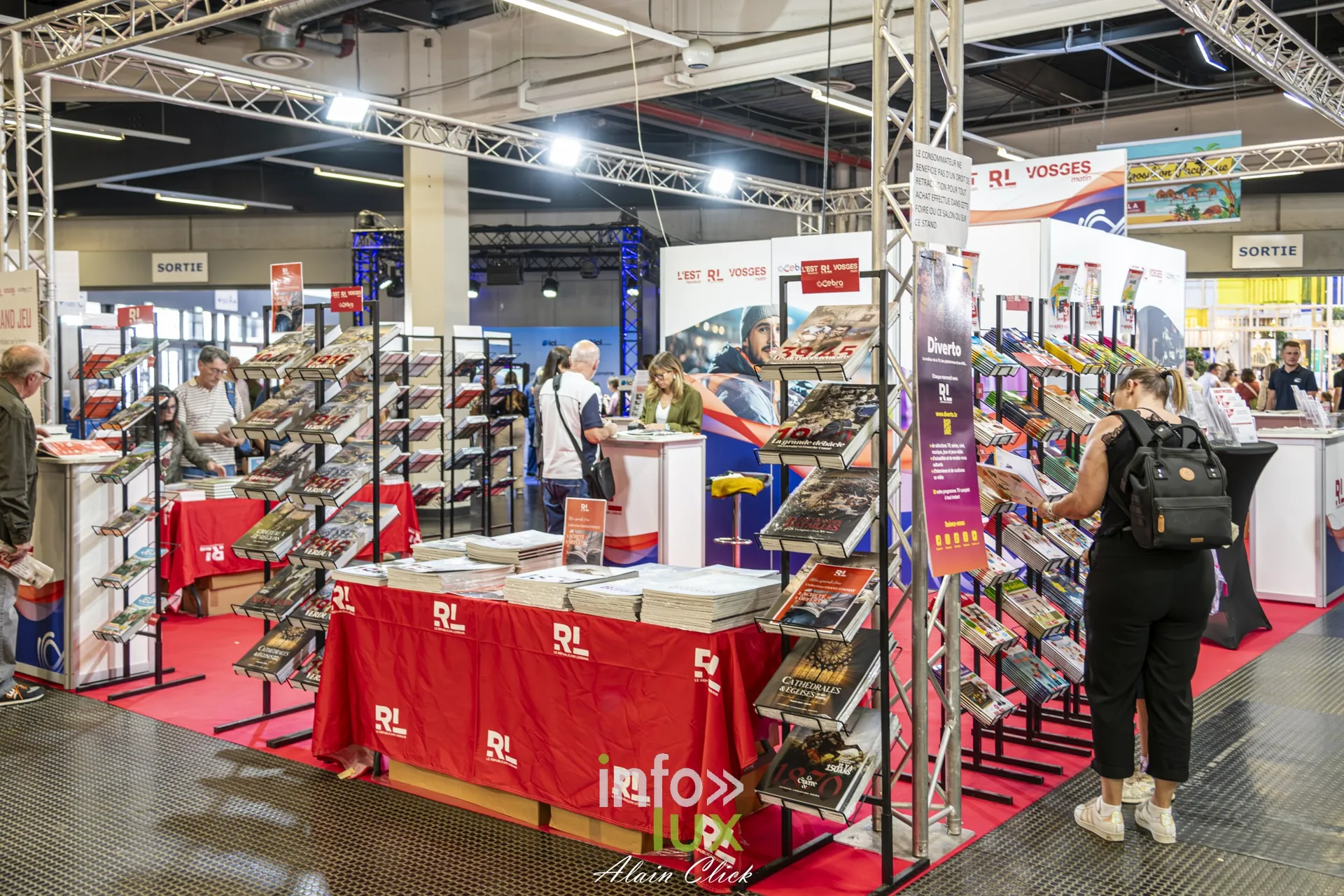 Allée et stands dans un hall, Foire internationale de Metz 2026
