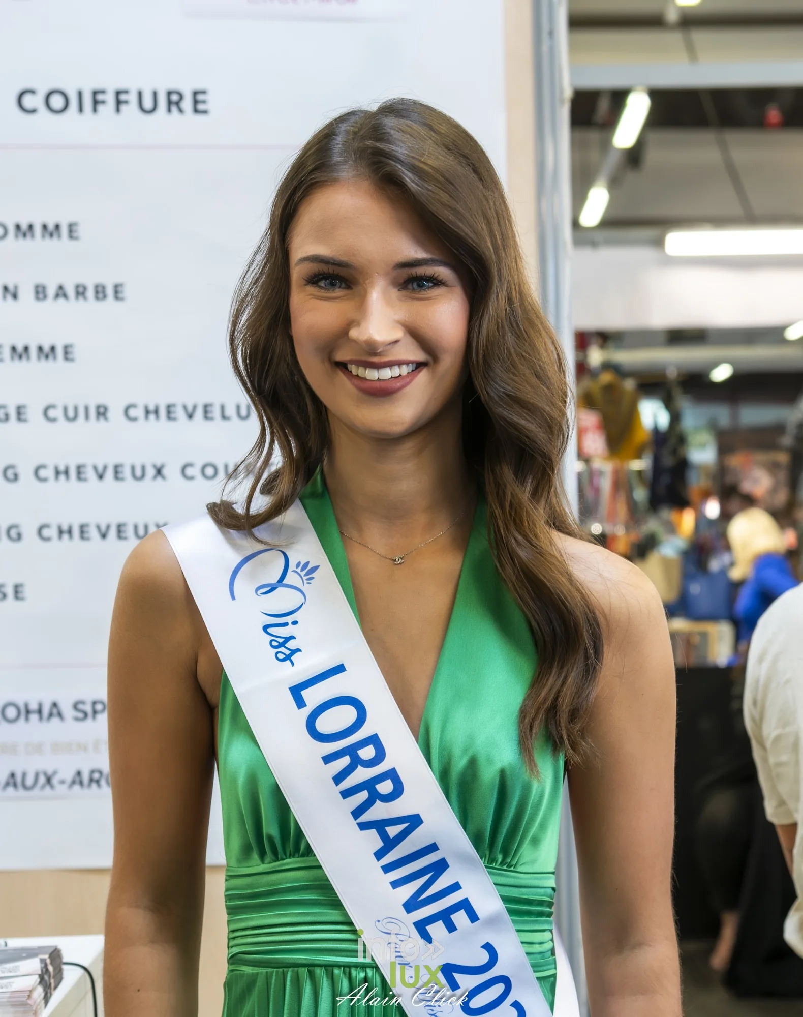 Miss Lorraine en écharpe dans les allées, Foire internationale de Metz 2026