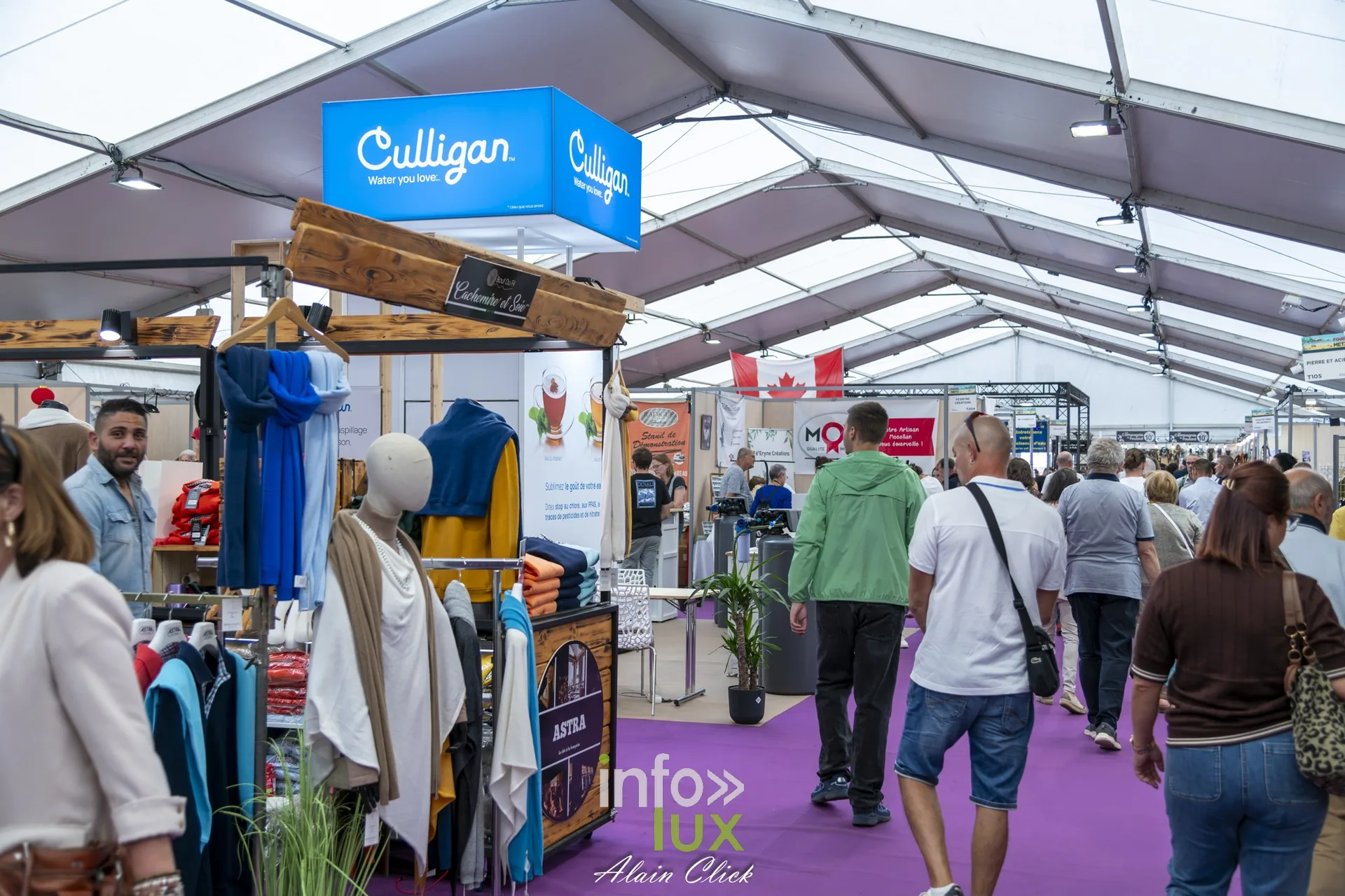 Allée et stands sous chapiteau, Foire internationale de Metz 2026