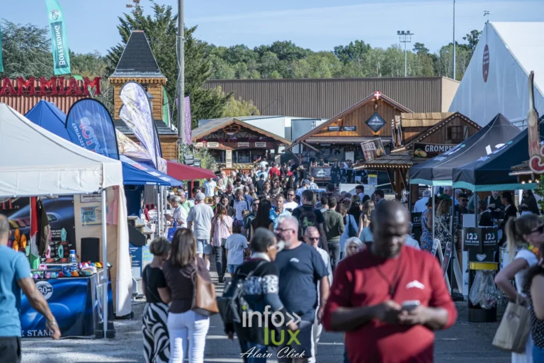 Foule dans les allées extérieures, Foire internationale de Metz 2026