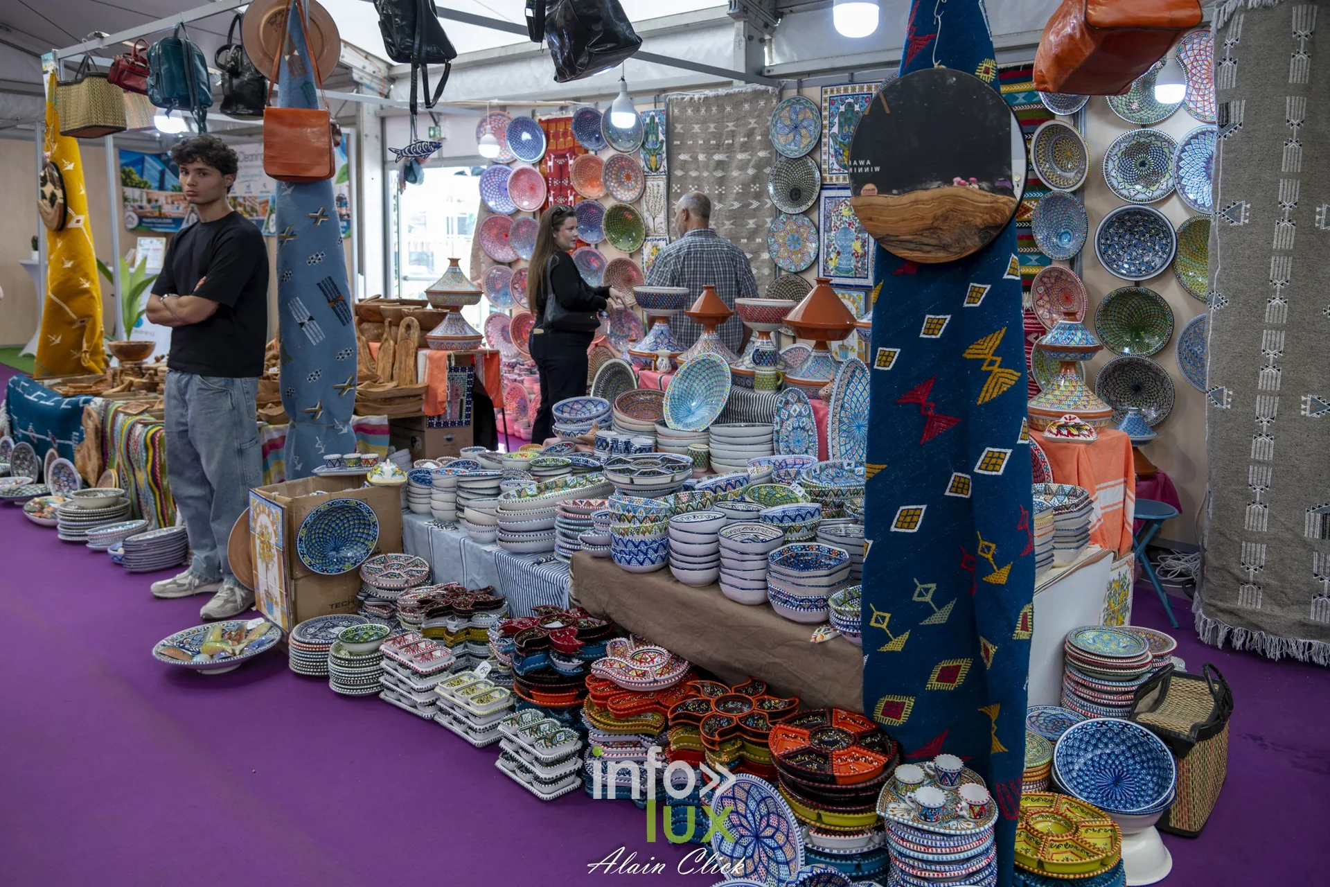 Allée et stands sous chapiteau, Foire internationale de Metz 2026
