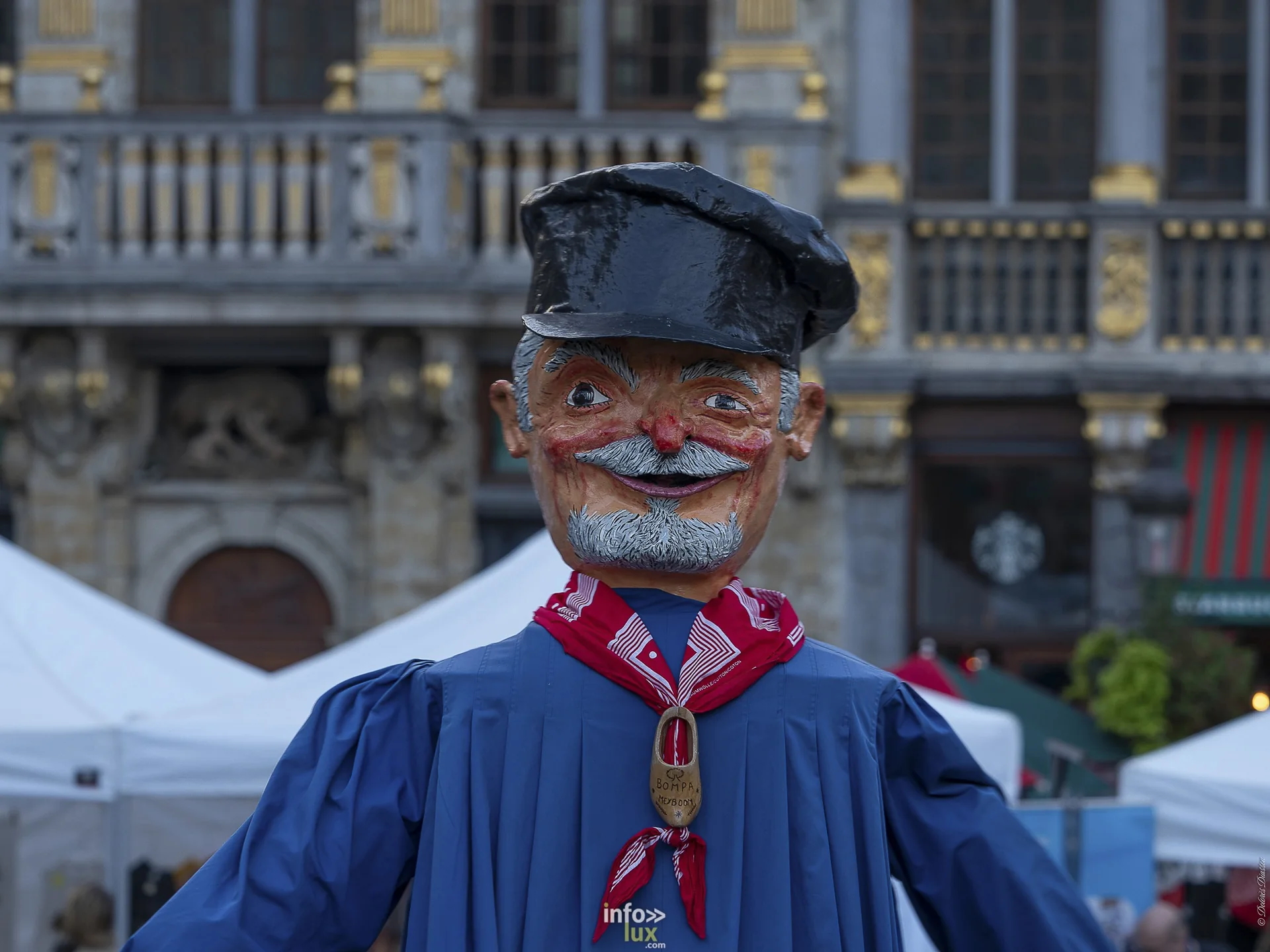 Folklorissimo 2026 sur la Grand-Place de Bruxelles : groupes folkloriques, géants, fanfares et danseurs en costume